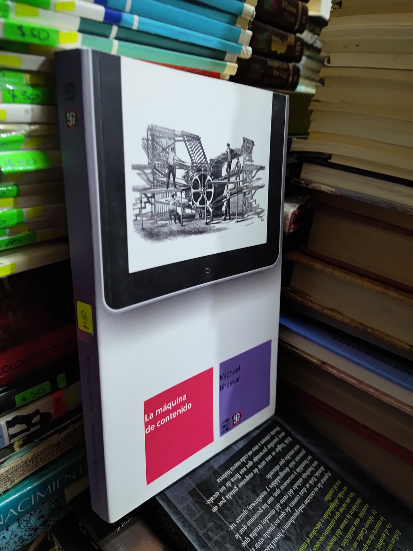 LA MAQUINA DE CONTENIDO POR MICHAEL BHASKAR USADO HISTORIA JUAREZ 507