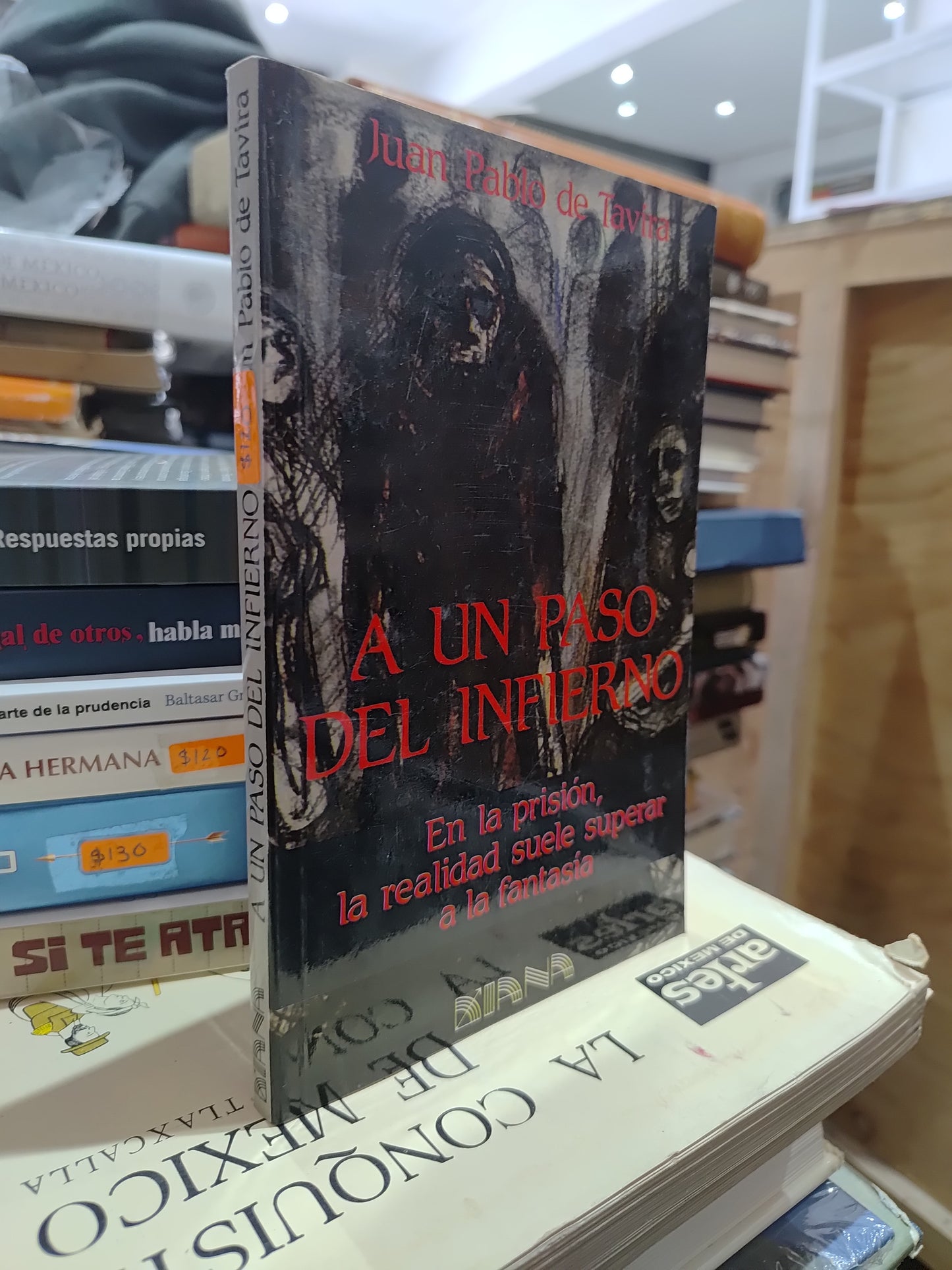 A UN PASO DEL INFIERNO POR JUAN PABLO DE TAVIRA USADO NOVELAS JUAREZ 515