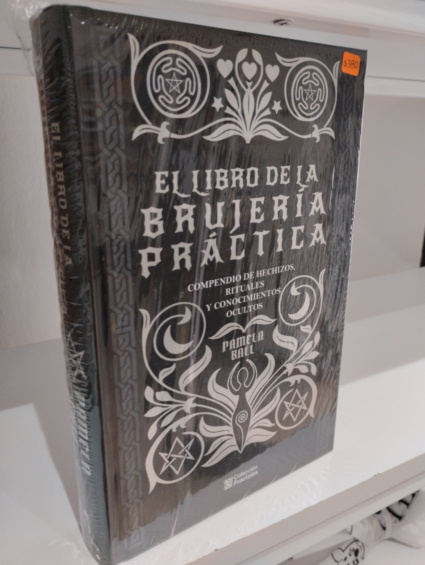 EL LIBRO DE LA BRUJERIA PRACTICA COMPENDIO DE HECHIZOS RITUALES Y CONOCIMIENTOS OCULTOS PAMELA BALL NUEVO JUAREZ 515