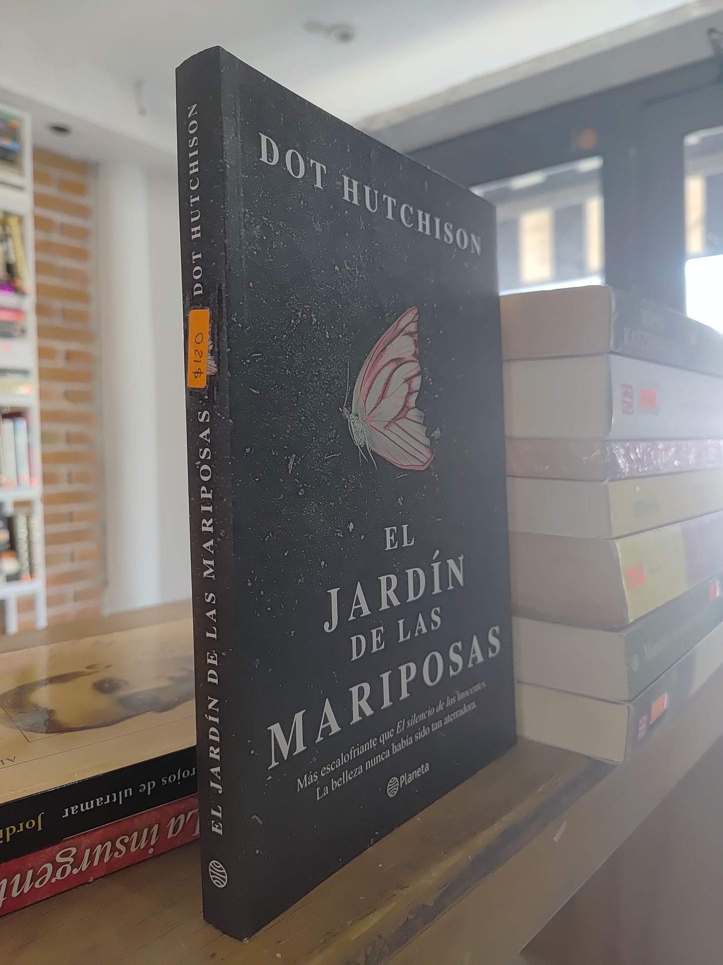 EL JARDIN DE LAS MARIPOSAS POR DOT HUTCHISON USADO NOVELAS JUAREZ 515