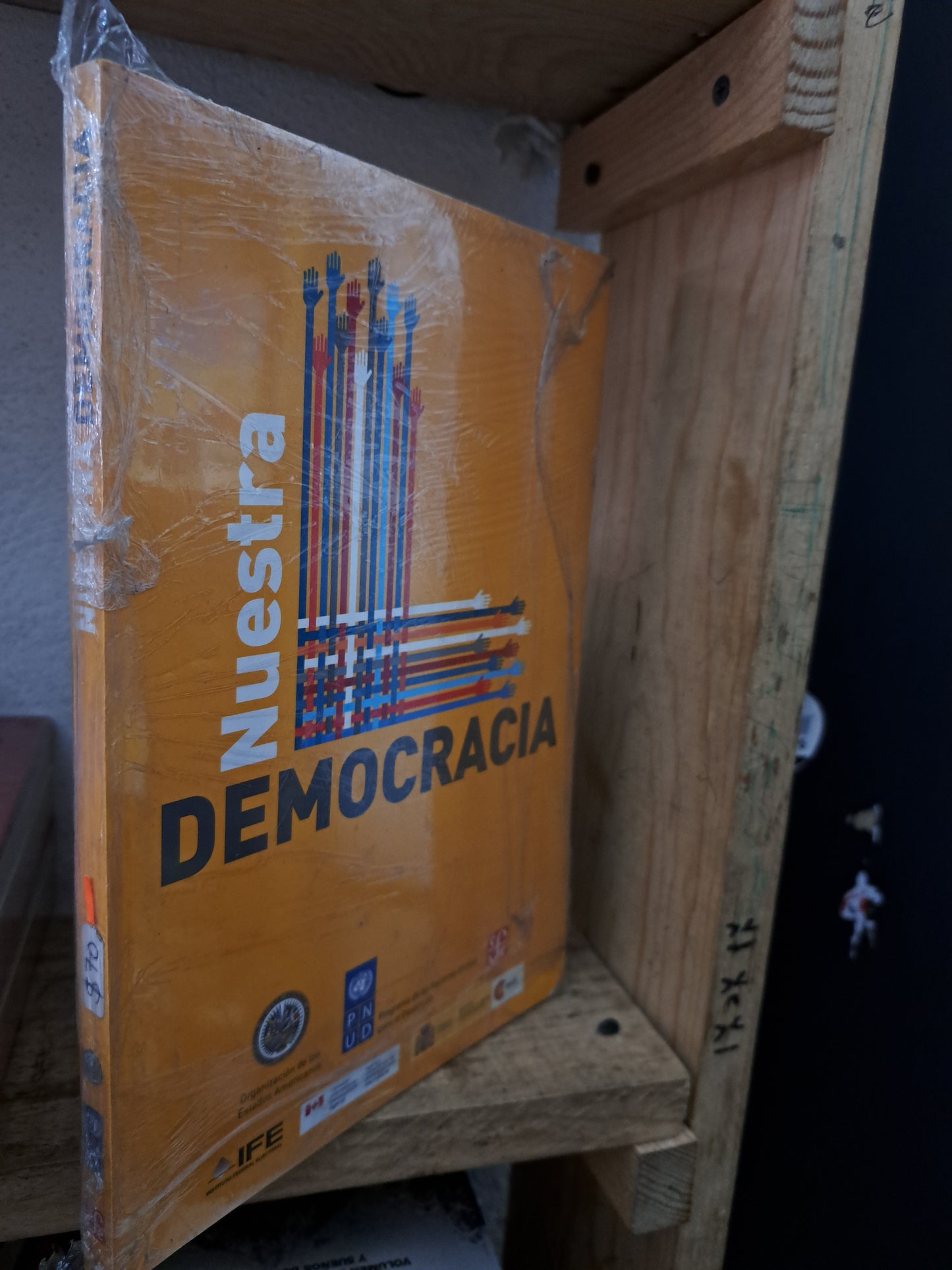 NUESTRA DEMOCRACIA NUEVO LIBROS NUEVOS LITERARIO 305