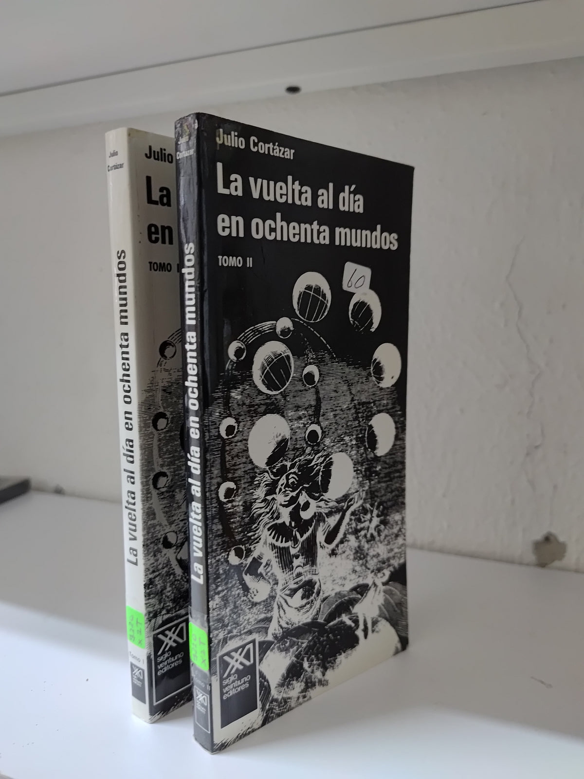 LA VUELTA AL DIA EN OCHENTA MUNDOS POR JULIO CORTAZAR USADO NOVELAS JUAREZ 515 2 TOMOS POR $220