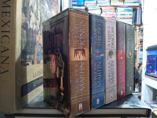A SONG OF ICE AND FIRE POR GEORGE R R MARTIN ( $600 x 5) USADO IDIOMAS JUAREZ