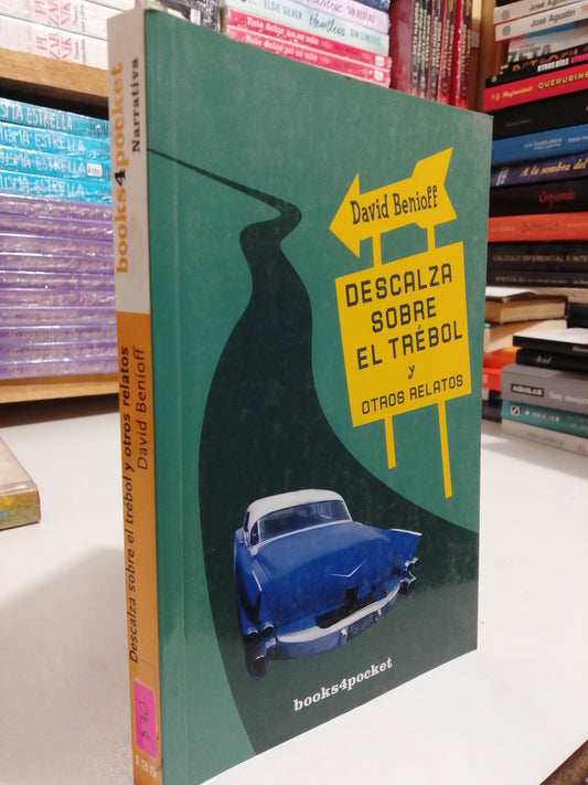 DESCALZA SOBRE EL TREBOL Y OTROS RELATOS POR DAVID BENIOFF USADO NOVELAS JUAREZ