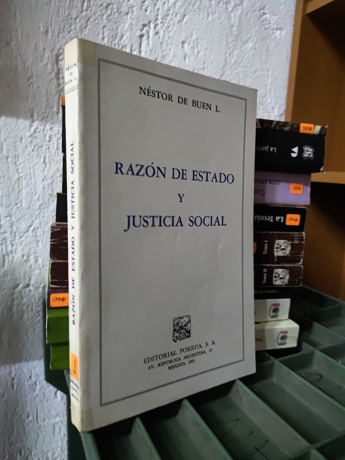 RAZON DE ESTADO Y JUSTICIA SOCIAL POR NESTOR DE BUEN ESTADO PASTA BLANDA EDICION EN ESPAÑOL EDITORIAL L. USADO DERECHO JUAREZ 515