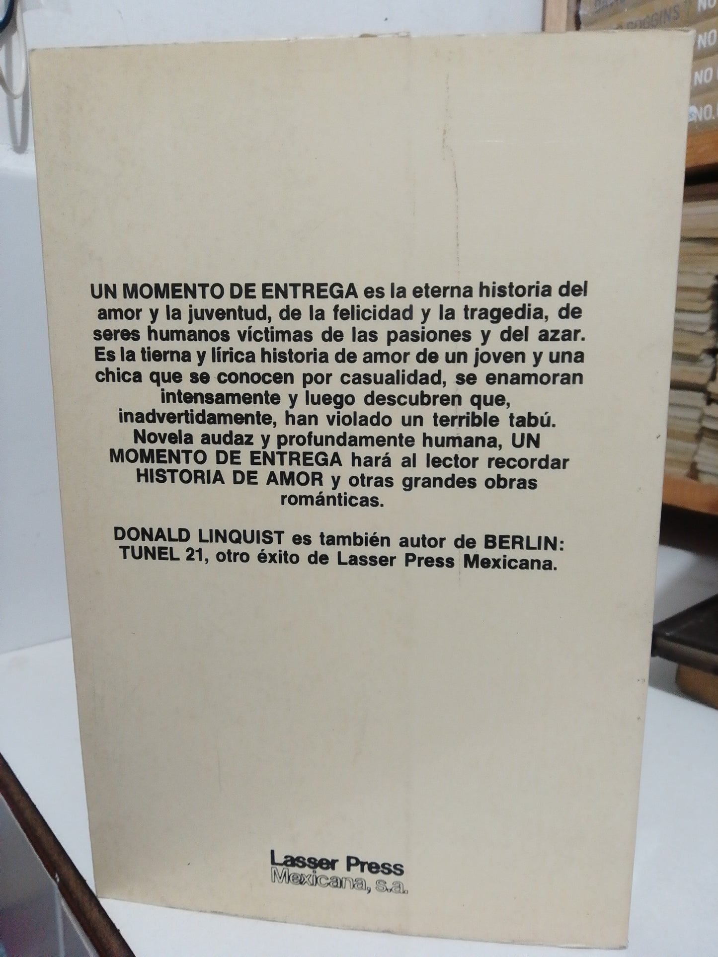 UN MOMENTO DE ENTREGA POR DONALD LINQUIST USADO NOVENA JUÁREZ