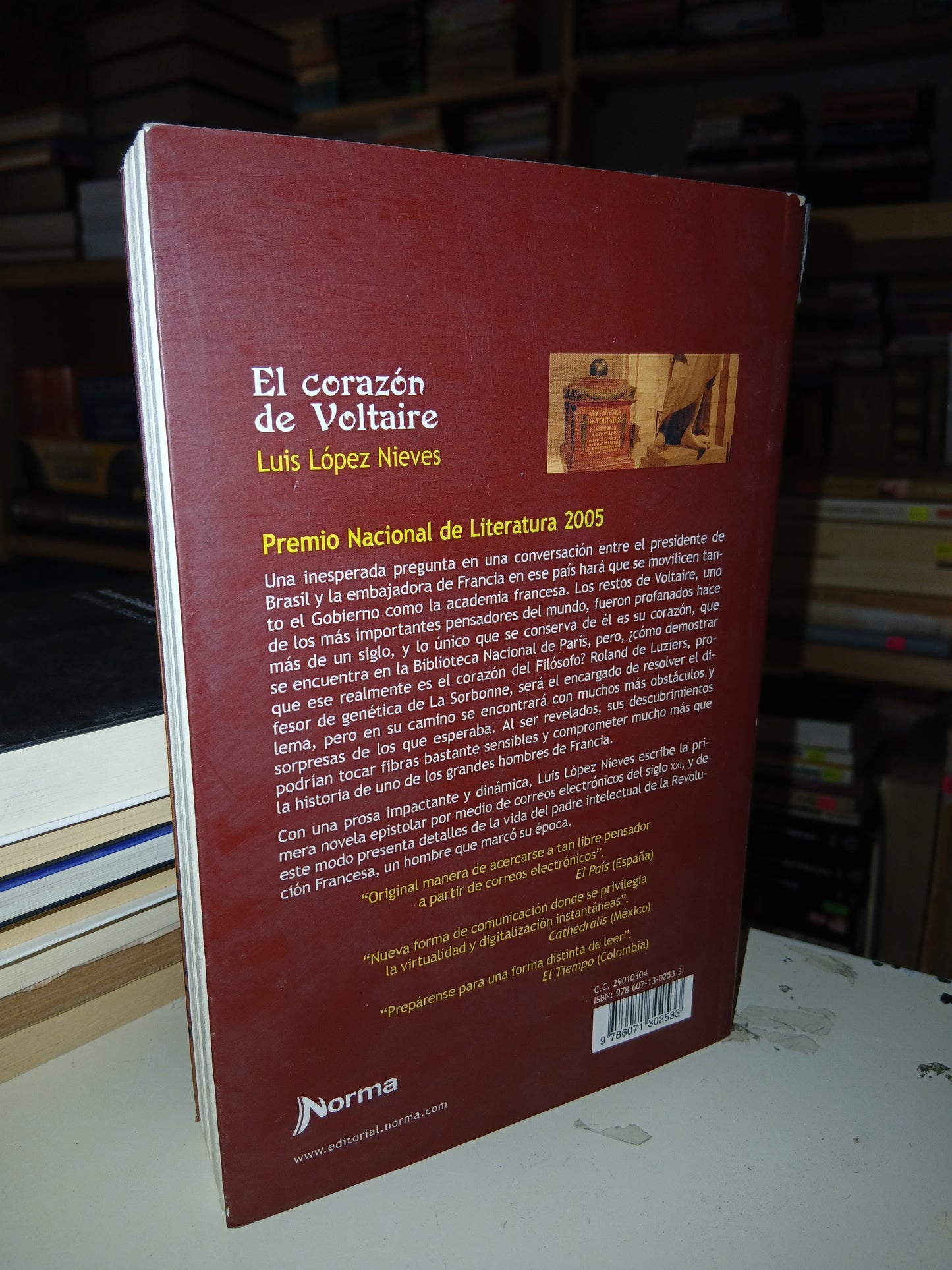 EL CORAZÓN DE VOLTAIRE POR LUIS LÓPEZ NIEVES USADO NOVELA LITERARIO 207