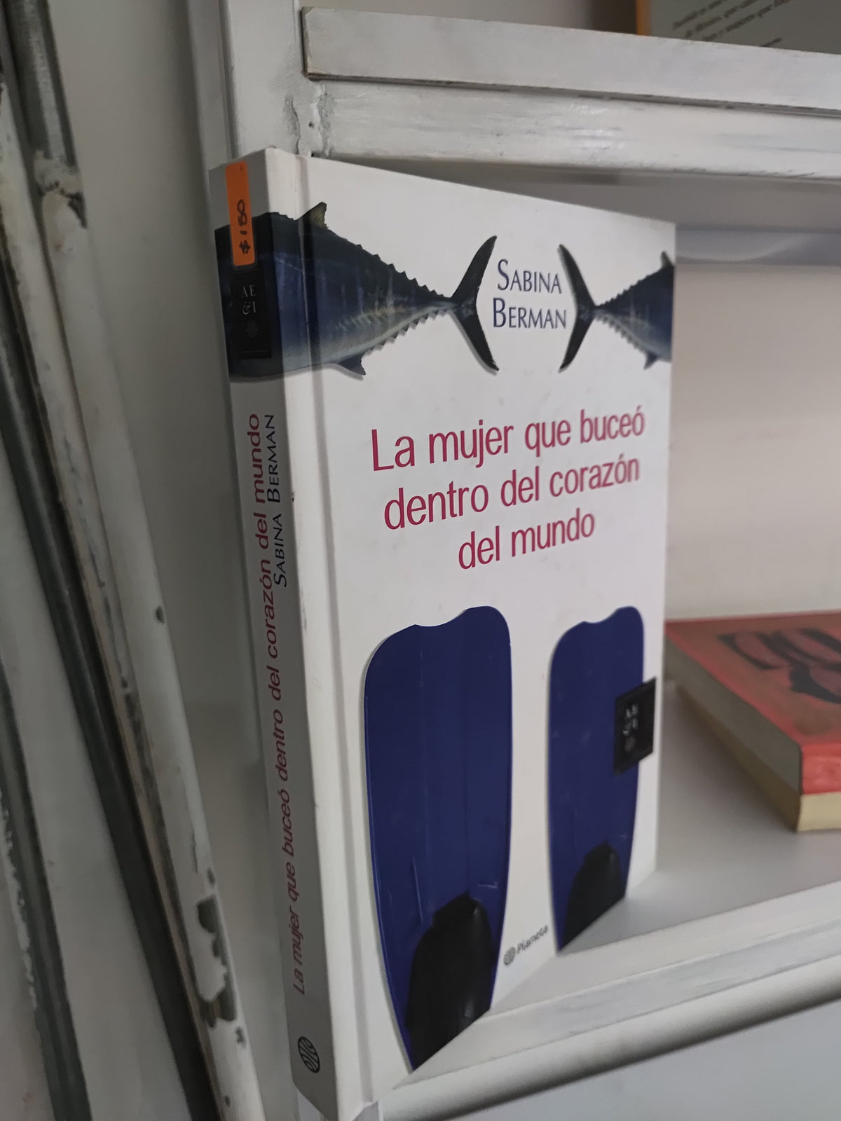 LA MUJER QUE BUCEO DENTRO DEL CORAZON DEL MUNDO POR SABINA BERMAN USADO NOVELAS JUAREZ 515