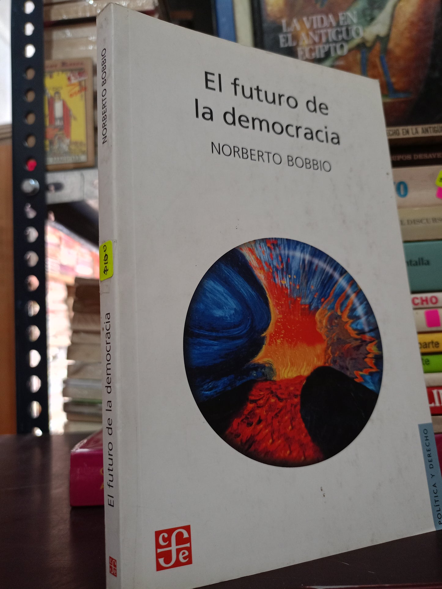 EL FUTURO DE LA DEMOCRACIA POR ROBERTO BOBBIO USADO DERECHO LITERARIO 305