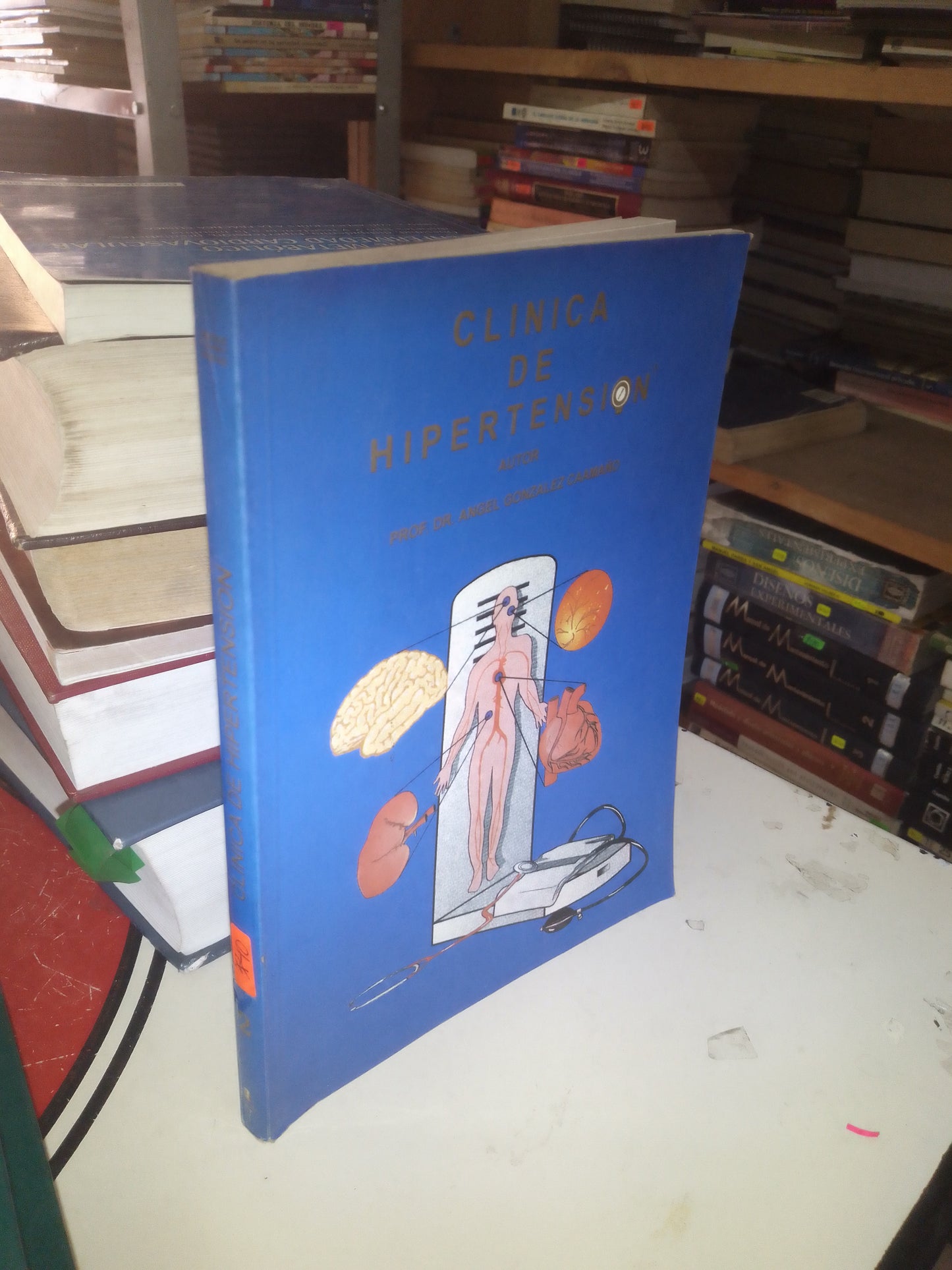 CLÍNICA DE HIPERTENSIÓN POR ÁNGEL GONZÁLEZ CAAMAÑO USADO MEDICINA LITERARIO 207