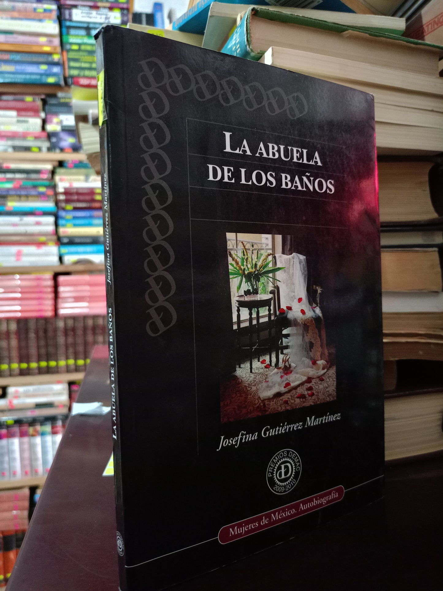 LA ABUELA DE LOS BAÑOS JOSEFINA GUTIÉRREZ MARTÍNEZ USADO NOVELA LITERARIA 305