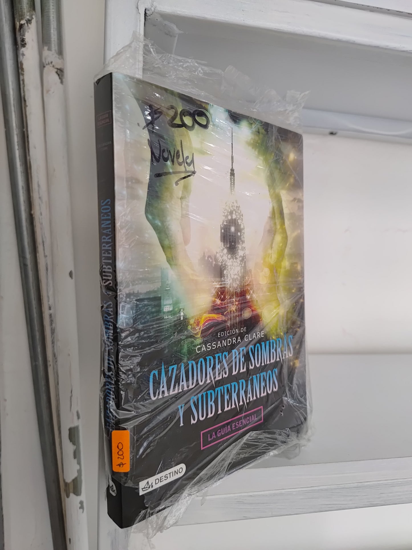 CAZADORES DE SOMBRAS Y SUBTERRANEOS POR CASSANDRA CLARE USADO NOVELAS JUAREZ 515