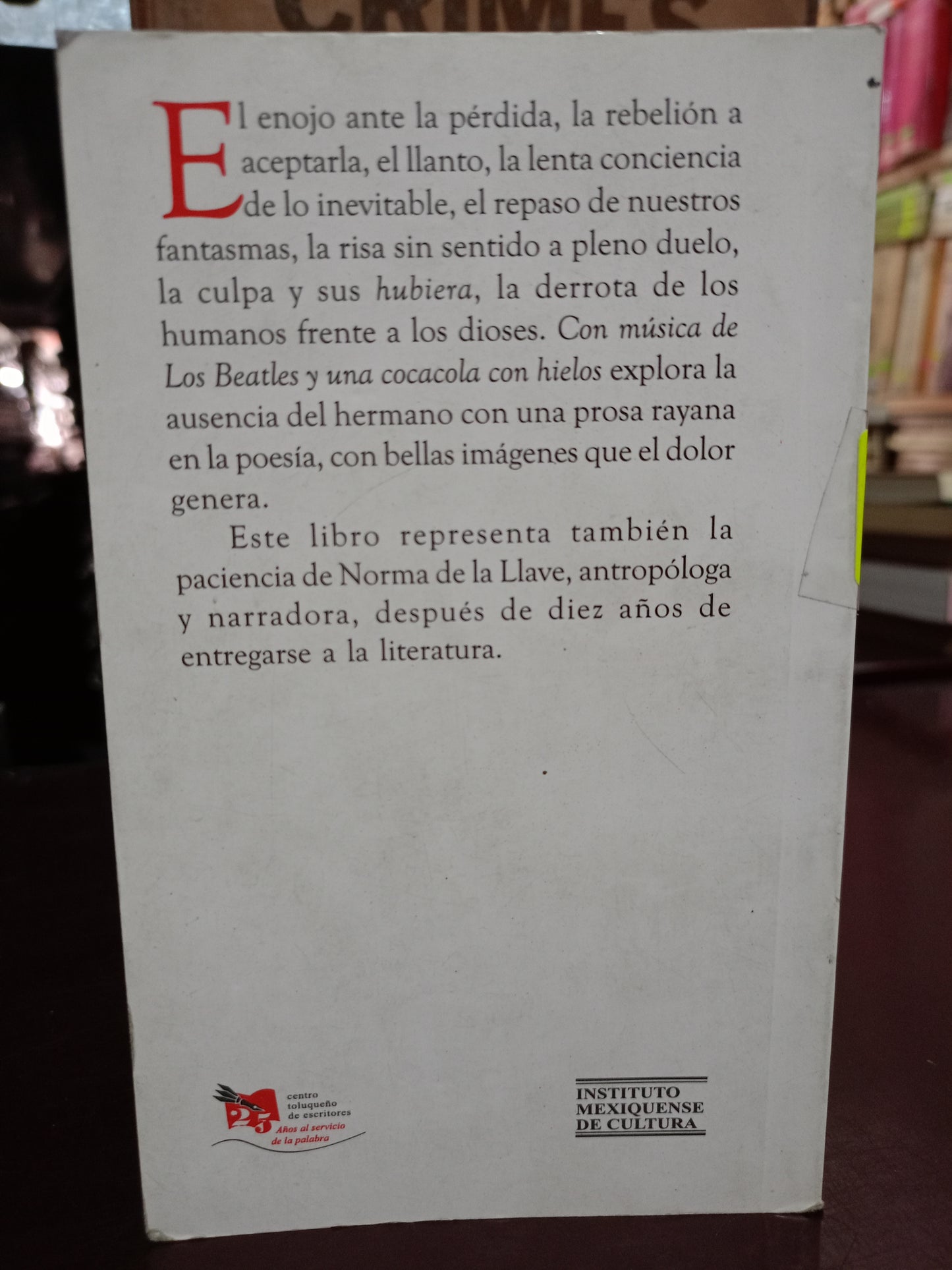 CON MÚSICA DE LOS BEATLES Y UNA COCACOLA CON HIELOS POR NORMA DE LA LLAVE USADO POESIA LITERARIO 305