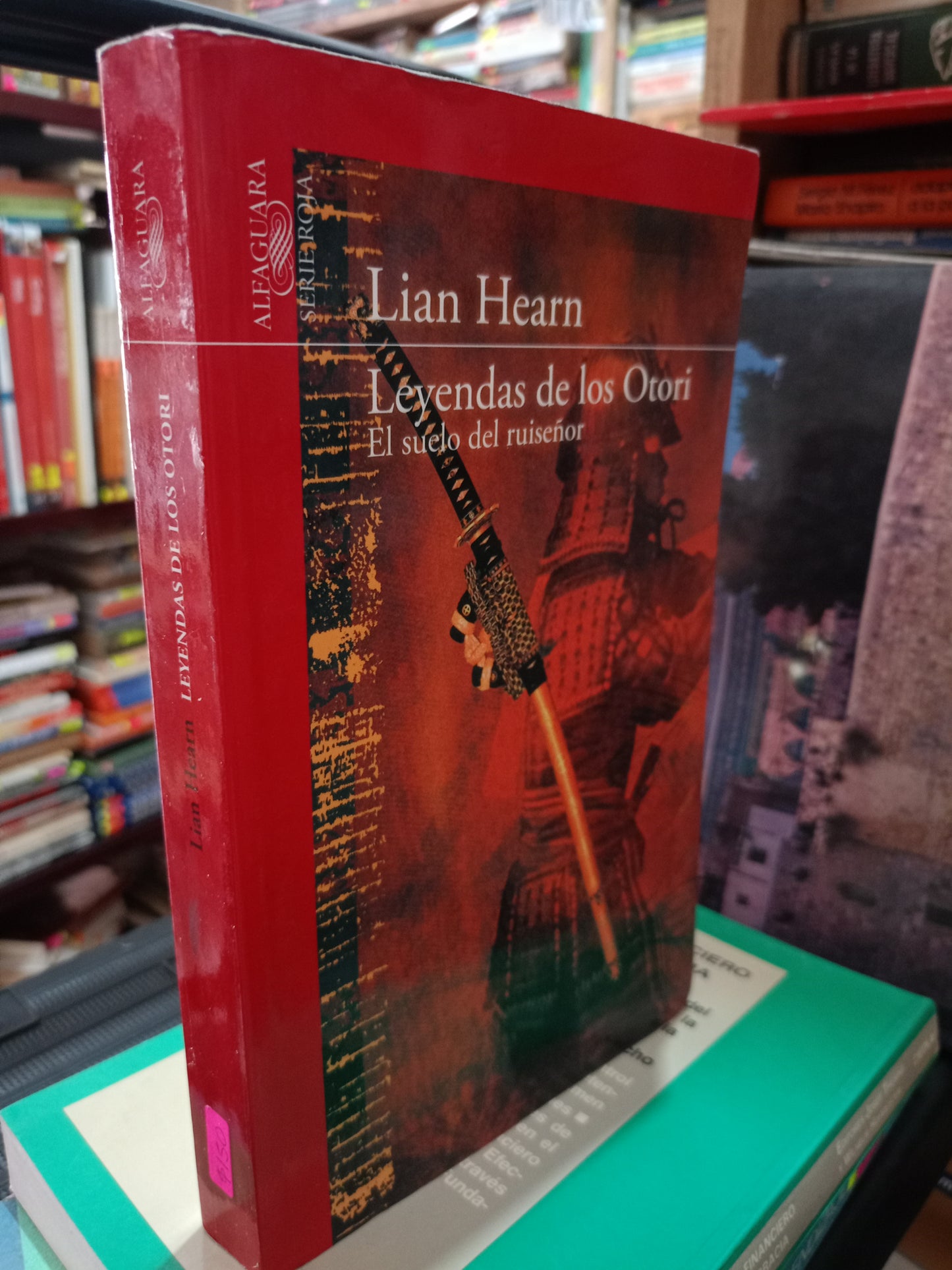 LEYENDAS DE LOS OTORI EL SUELO DEL RUISEÑOR POR LIAN HEARN USADO NOVELA LITERARIO 305