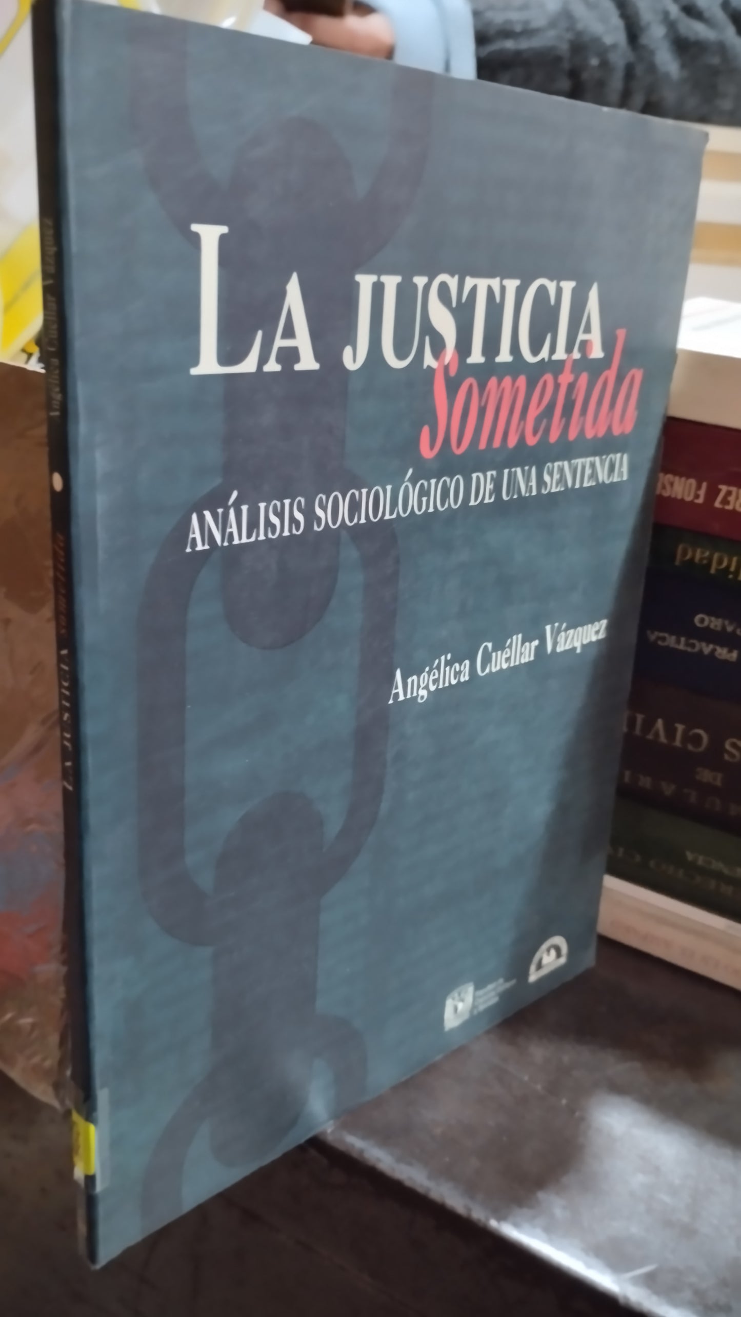 LA JUSTICIA SOMETIDA POR ANGELICA CUELLAR VAZQUEZ LIBRO USADO DERECHO ALDAMA
