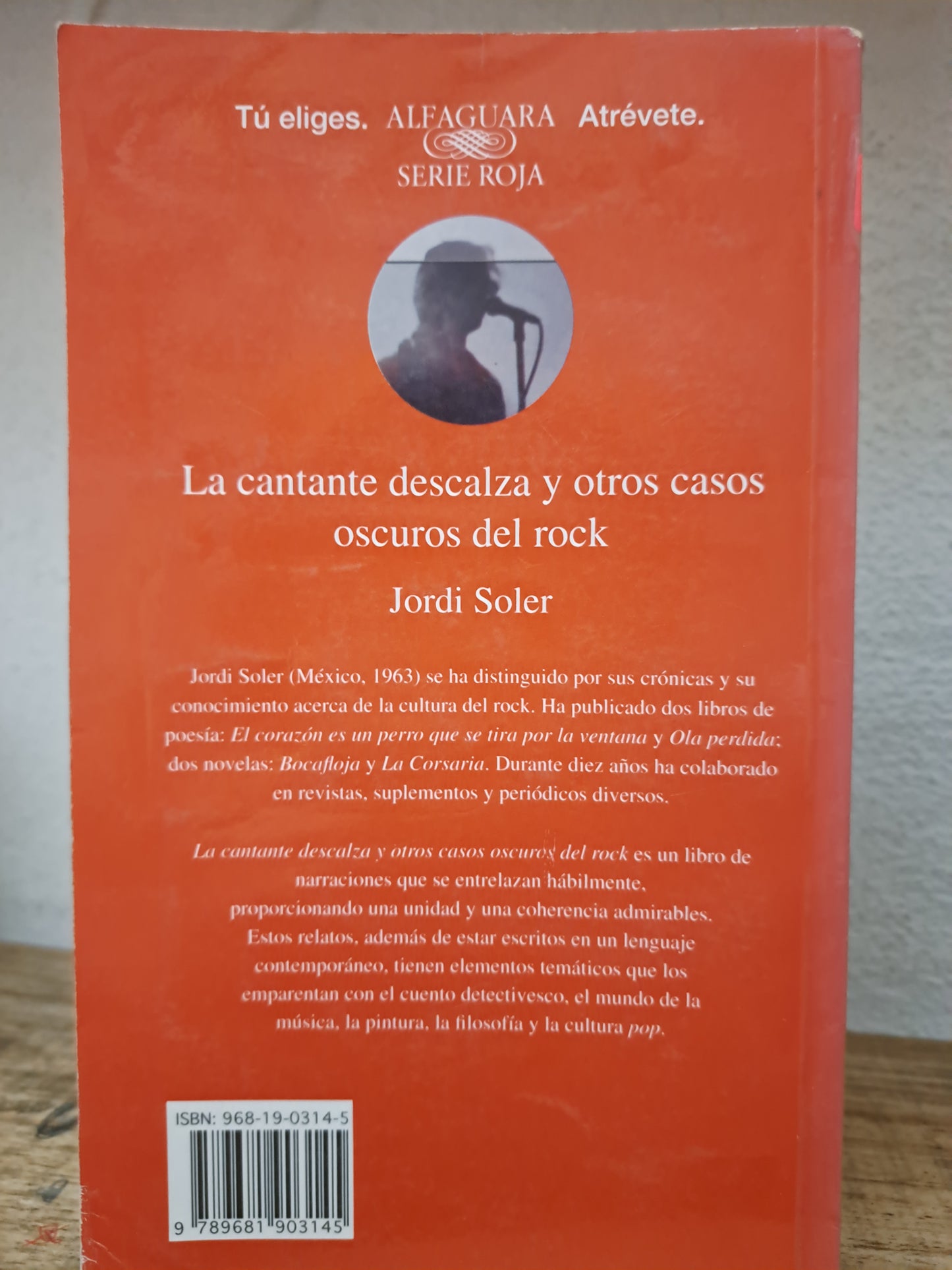 LA CANTANTE DESCALZA Y OTROS CASOS OSCUROS DEL ROCK JORDI SOLER USADO NOVELA LITERARIO 305
