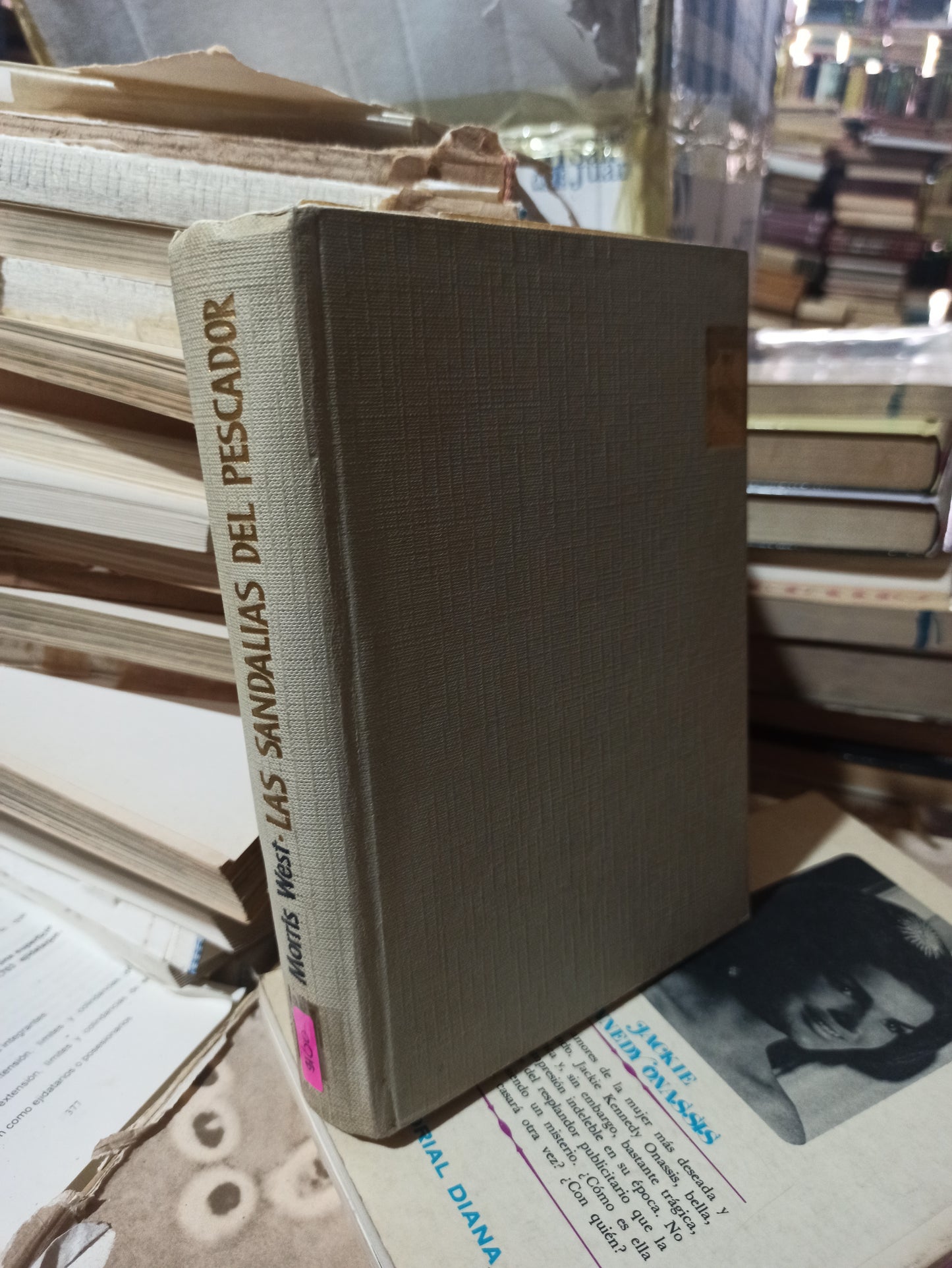 LAS SANDALIAS DEL PESCADOR POR MORRIS WEST USADO NOVELAS ALDAMA