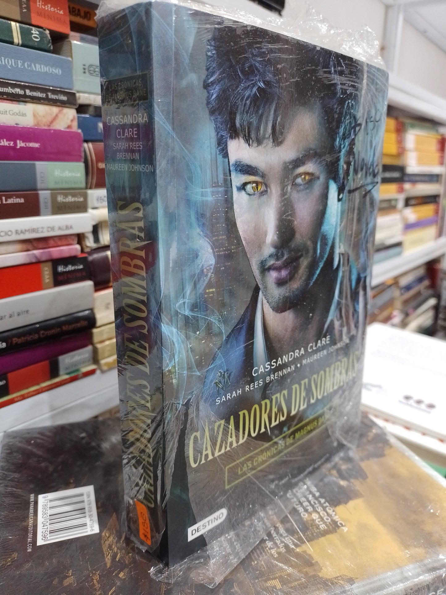 CAZADORES DE SOMBRAS LAS CRONICAS DE MAGNUS BANE POR CASSANDRA CLARE SARAH REES BRENNAN MAUREEN JOHNSON USADO NOVELA JUAREZ 515