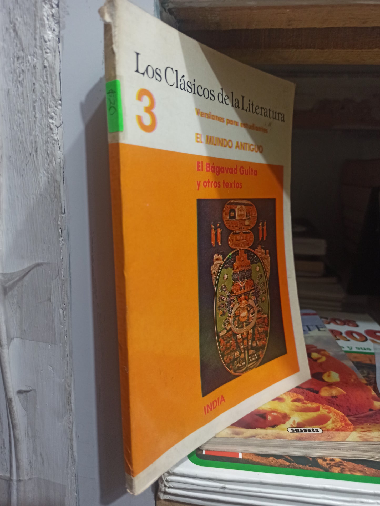 LOS CLASICOS DE LA LITERATURA EL BAGAVAD GUITA POR EDITORIAL FERNÁNDEZ USADO INFANTILES JUÁREZ