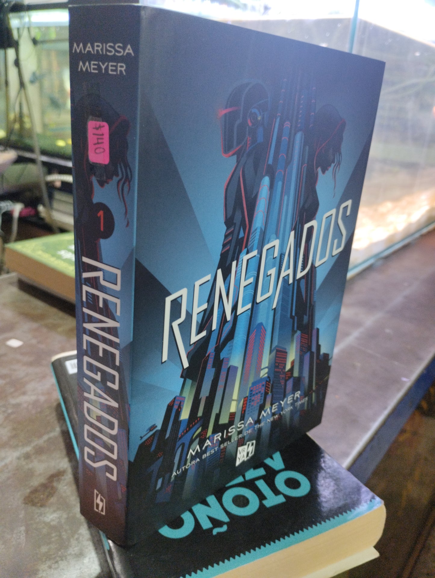 RENEGADOS POR MARISSA MEYER USADO NOVELA ALDAMA