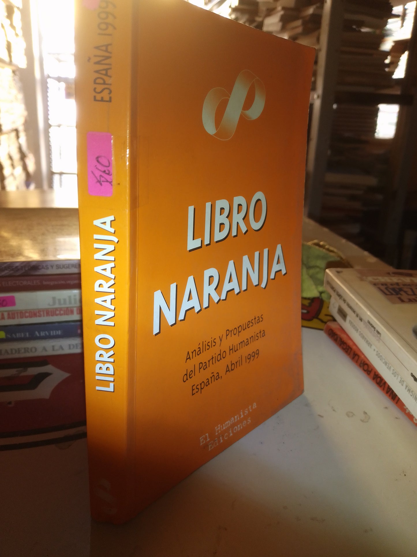 LIBRO NARANJA USADO POLÍTICA LITERARIO 207