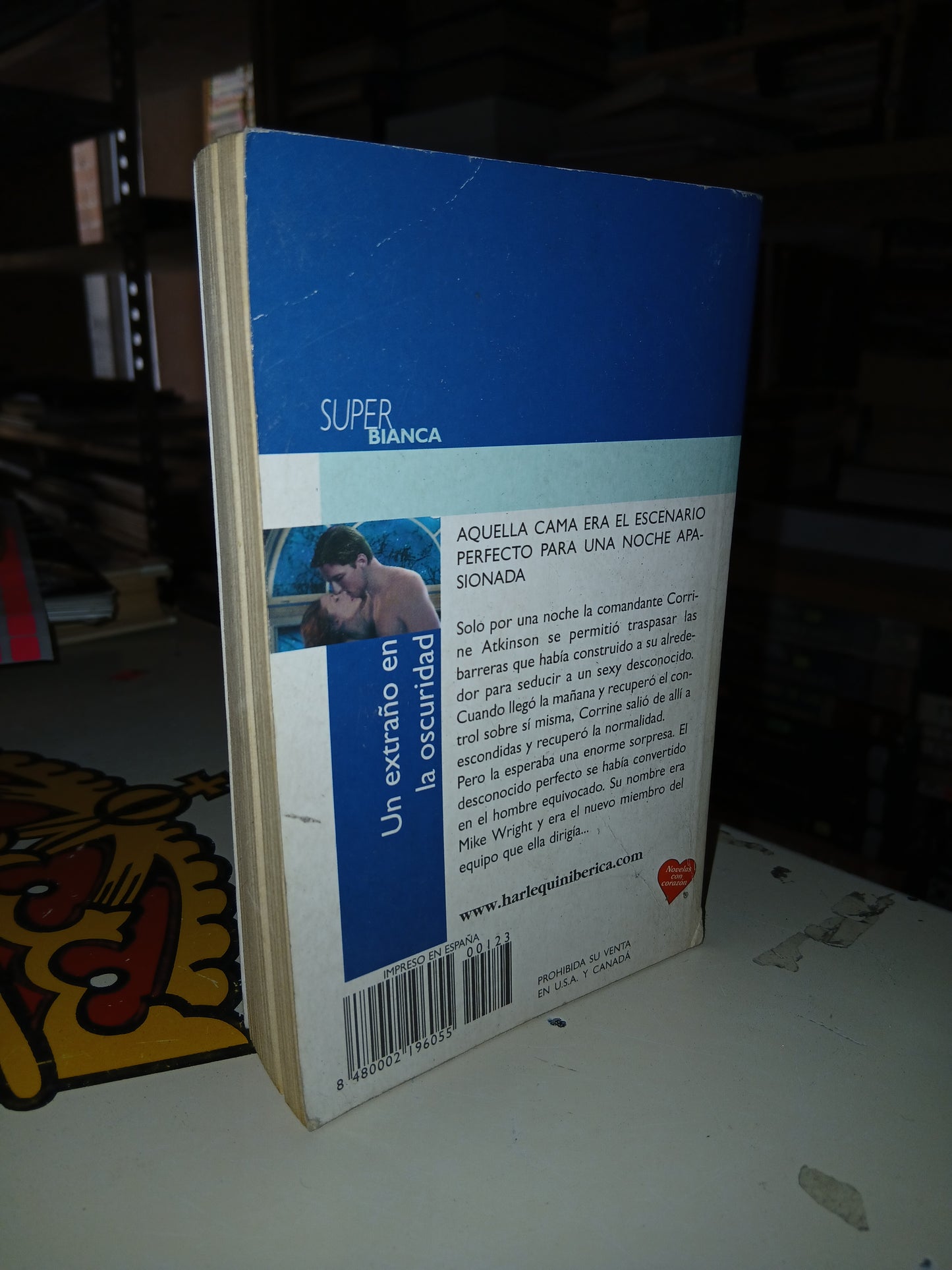 UN EXTRAÑO EN LA OSCURIDAD POR JILL SHALVIS USADO NOVELA LITERARIO 207