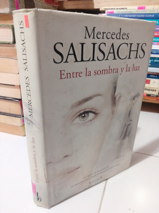 ENTRE LA SOMBRA Y LA LUZ POR MERCEDES SALISACHS USADO NOVELA JUAREZ