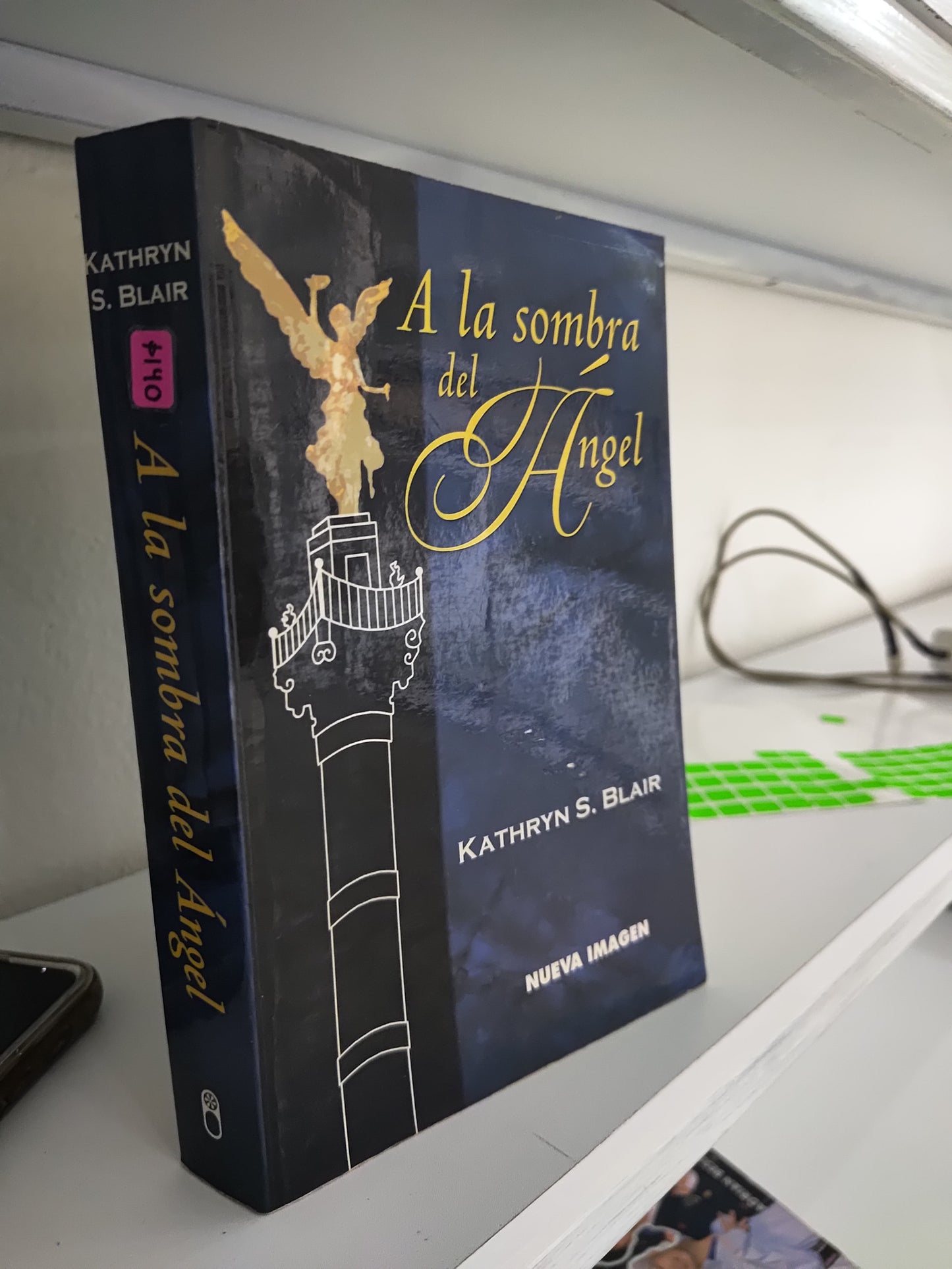 A LA SOMBRA DEL ANGEL POR KATHRYN S. BLAIR USADO NOVELAS JUAREZ 515