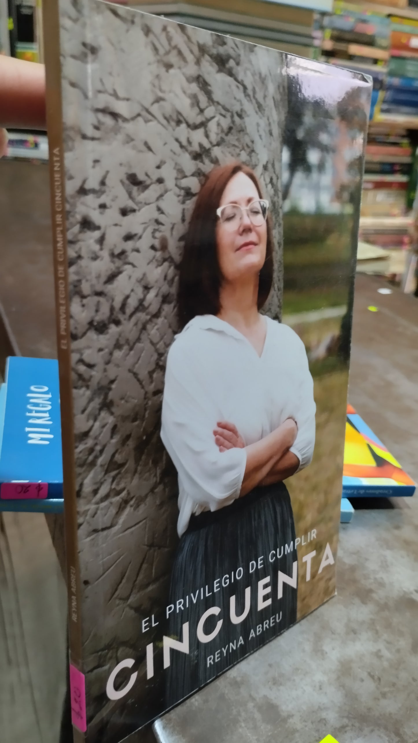EL PRIVILEGIO DE CUMPLIR CINCUENTA POR REYNA ABREU LIBRO USADO NOVELAS ALDAMA