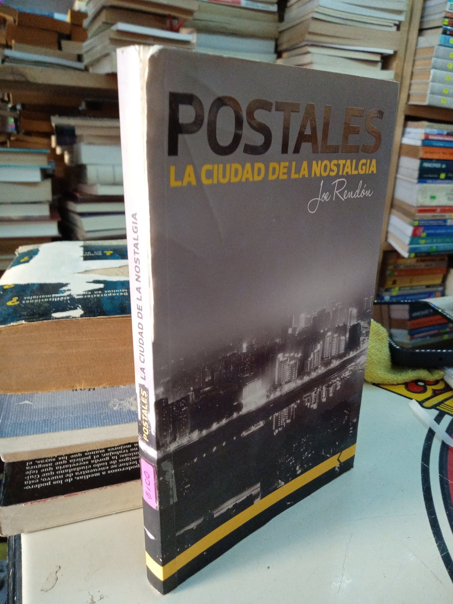 POSTALES LA CIUDAD DE LA NOSTALGIA POR JOE RENDON USADO NOVELA LITERARIO 207