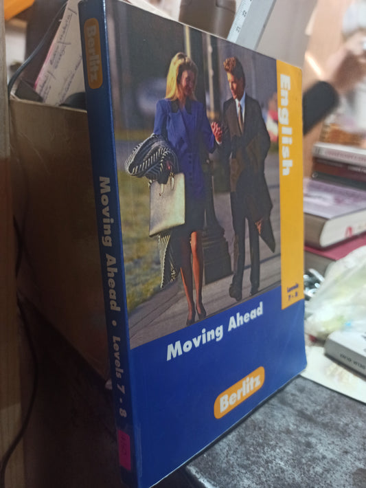 ENGLISH MOVING AHEAD POR EDITORIAL BERLITZ USADO IDIOMAS ALDAMA