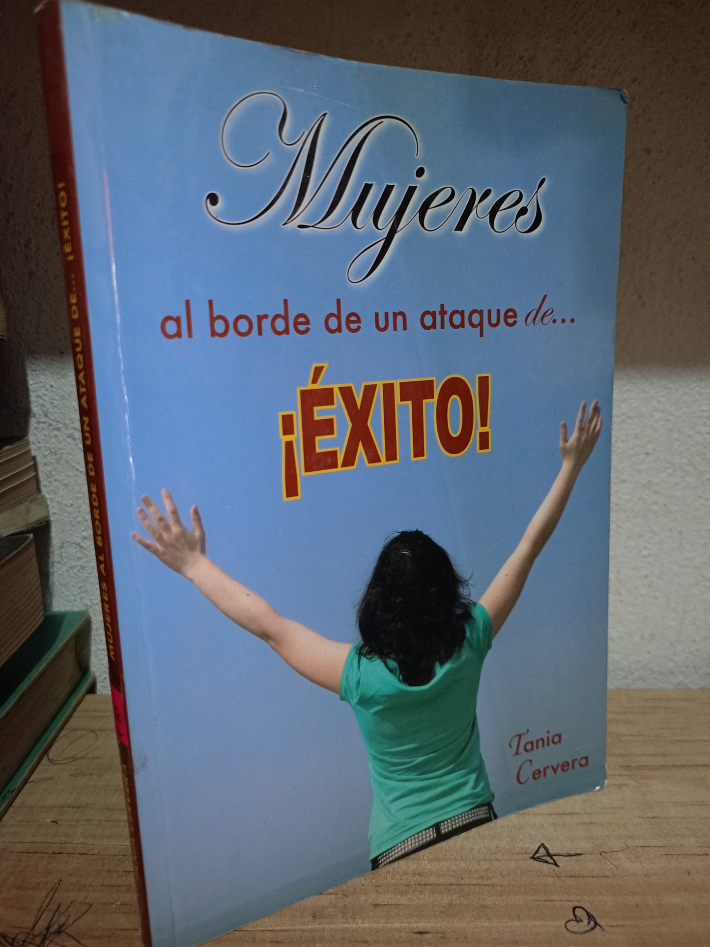 MUJERES AL BORDE DE UN ATAQUE DE EXITO POR TANIA CERVERA USADO S.PERSONAL LITERARIO 305