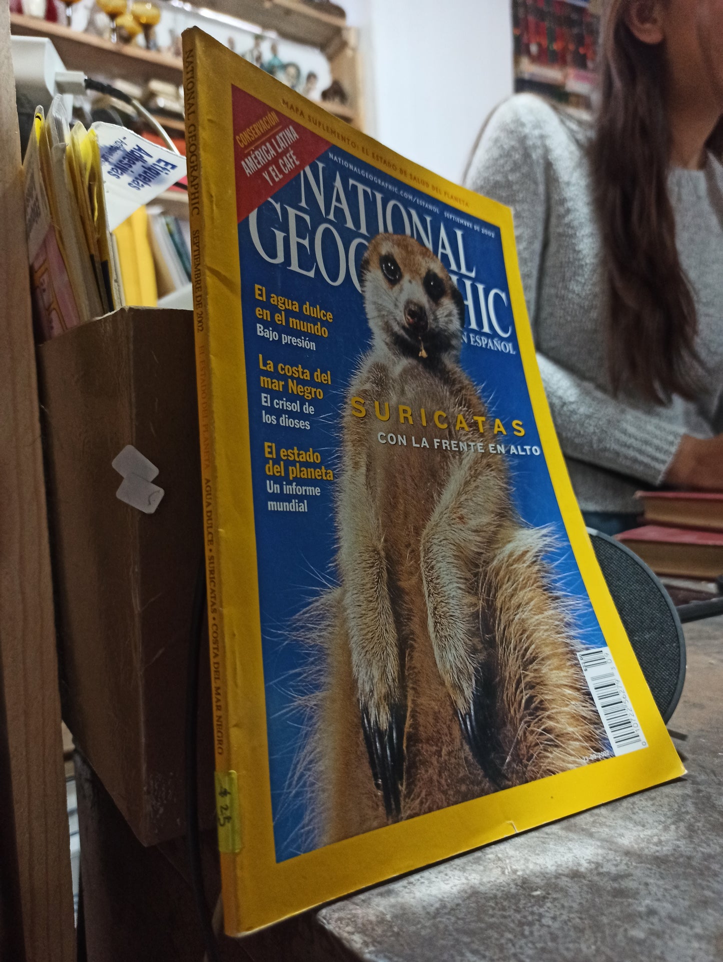 REVISTA NATIONAL GEOGRAPHIC SURICATAS CON LA FRENTE EN ALTO USADO INFANTILES ALDAMA