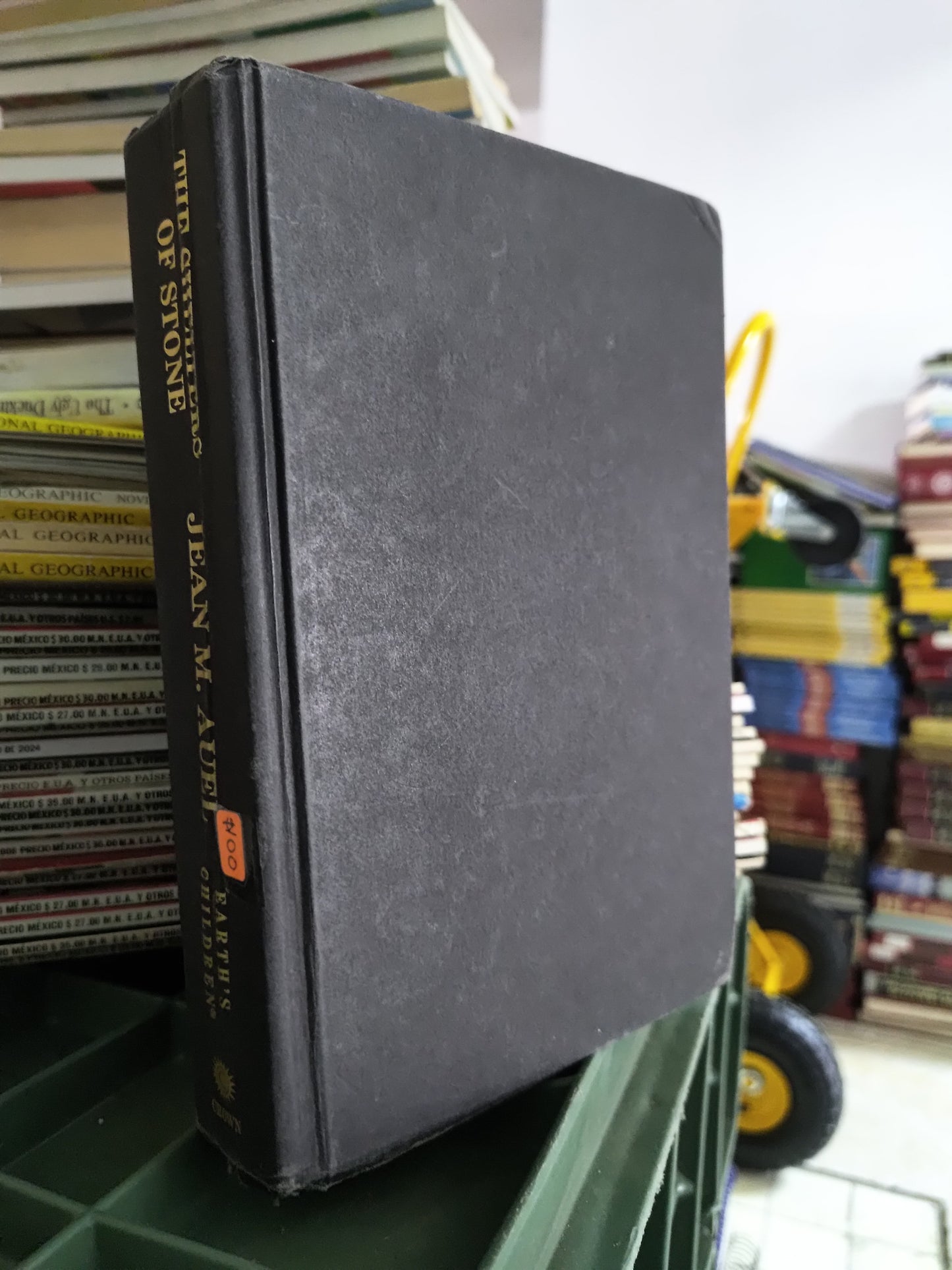 THE SHELTERS OF STONE POR JEAN M. AUEL USADO IDIOMAS JUAREZ 515