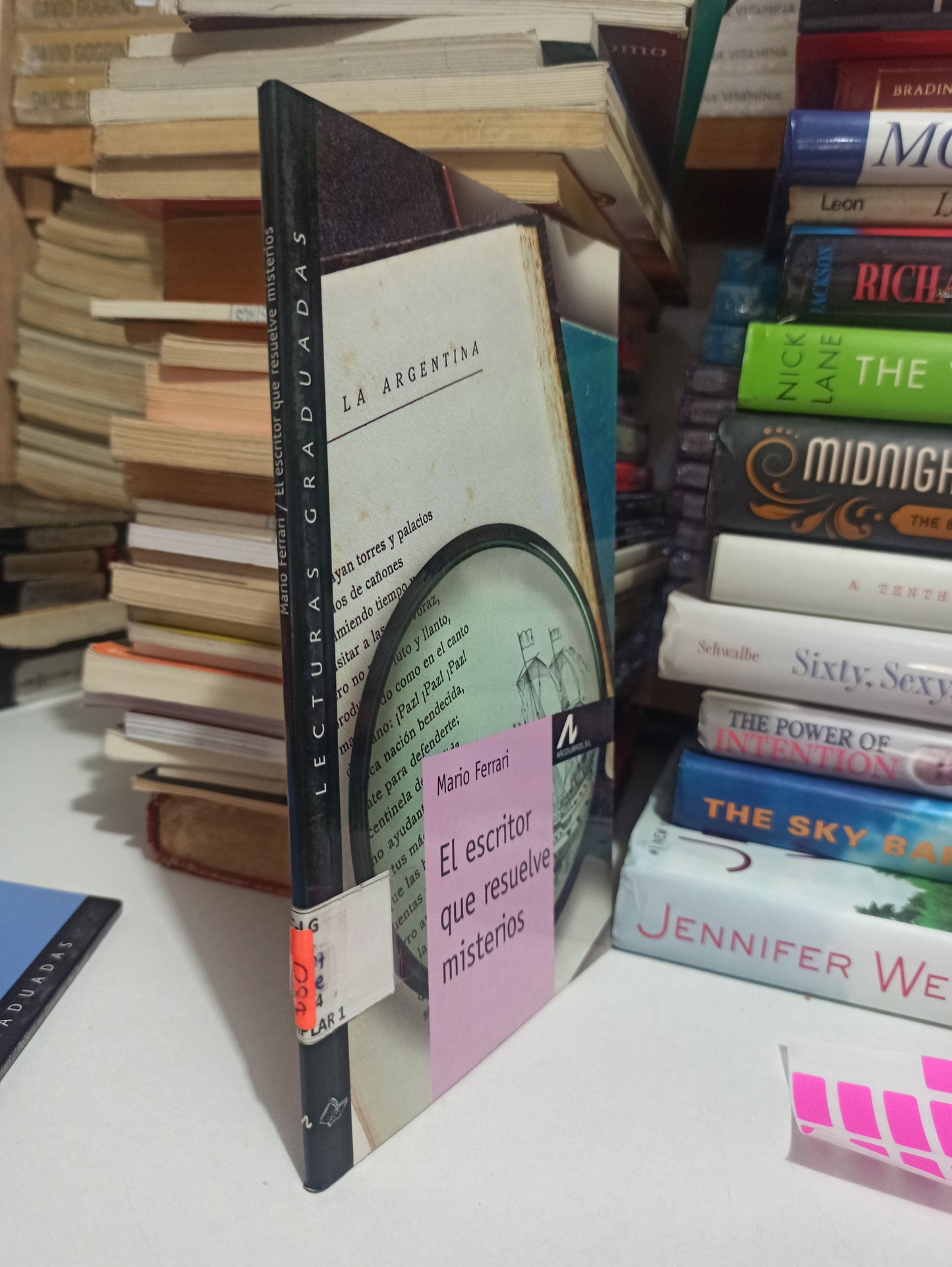 EL ESCRITOR QUE RESUELVE MISTERIOS POR MARIO FERRARI USADO NOVELAS JUÁREZ