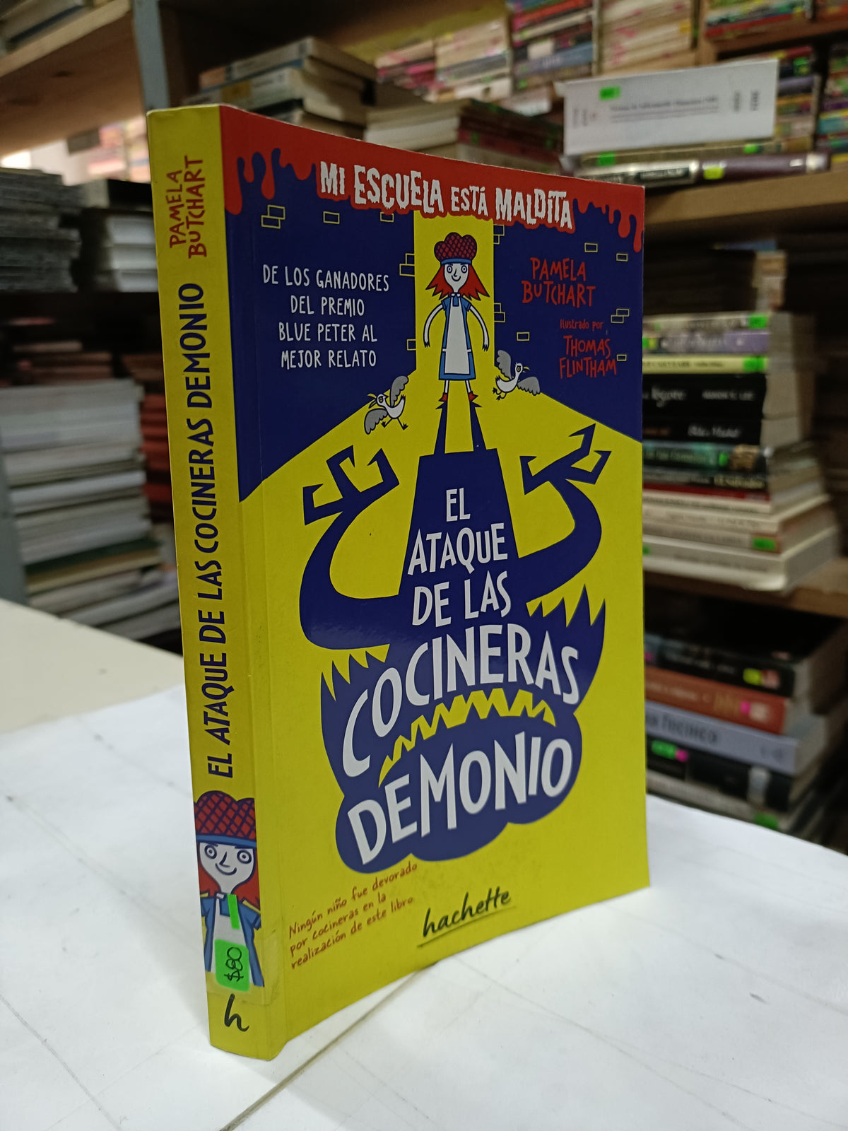 EL ATAQUE DE LAS COCINERAS DEMONIO POR PAMELA BUTCHART USADO NOVELA LITERARIO 207