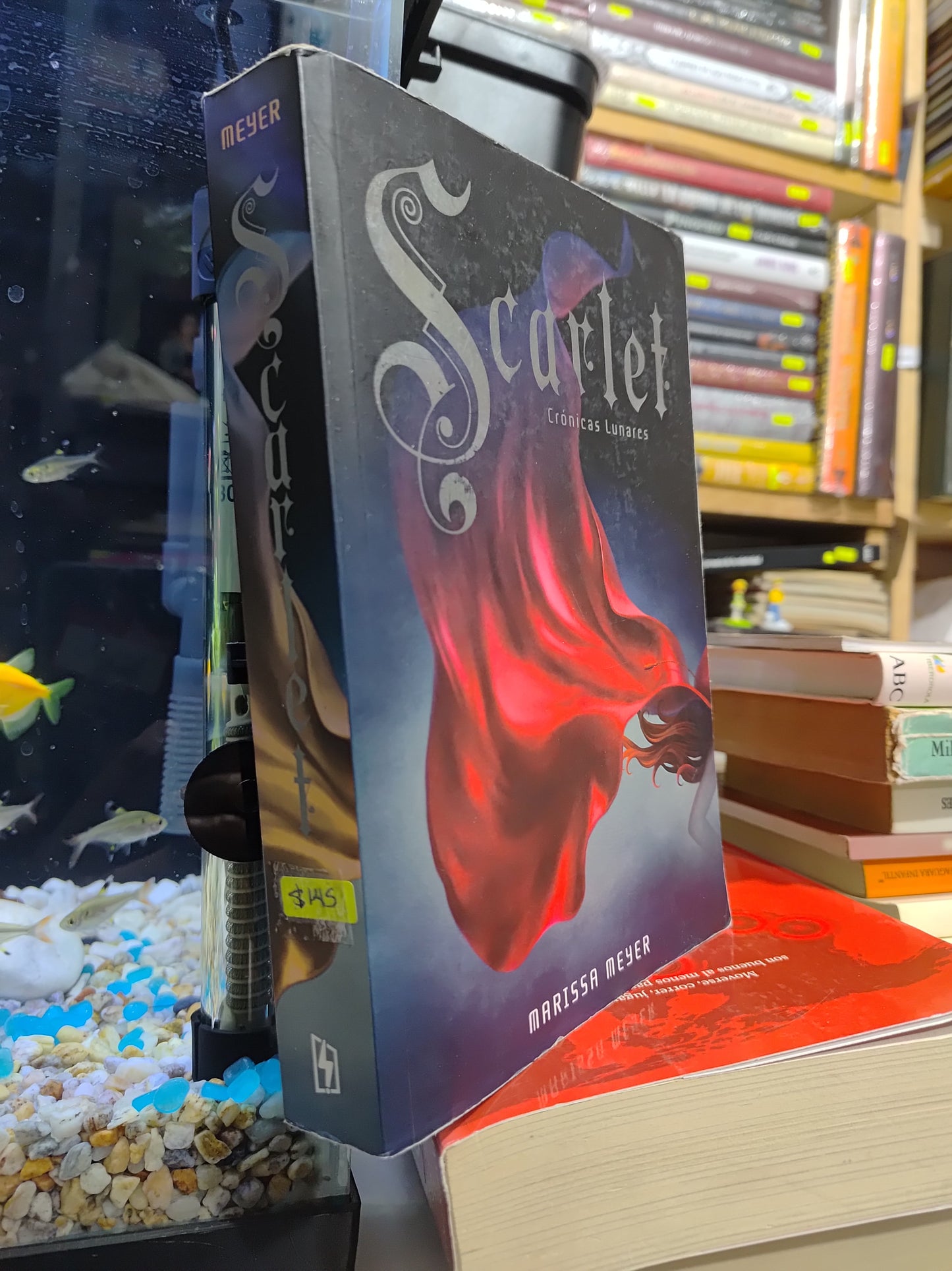 SCARLET POR CRONICAS LUNARES POR MARISSA MEYER USADO NOVELAS JUAREZ