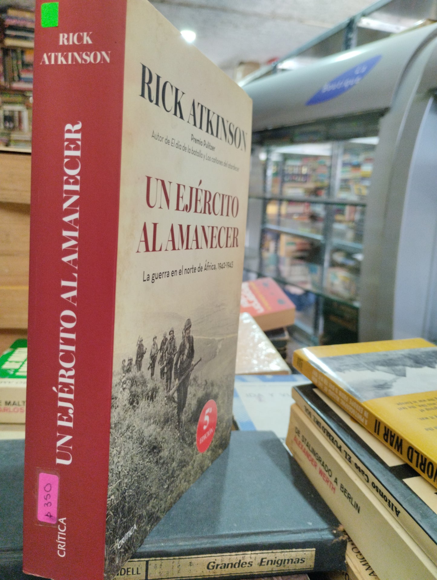 UN EJÉRCITO AL AMANECER POR RICK ATKINSON HISTORIA USADO ALDAMA EDITORIAL CRÍTICA PASTA BLANDA LIBRO EN BUEN ESTADO