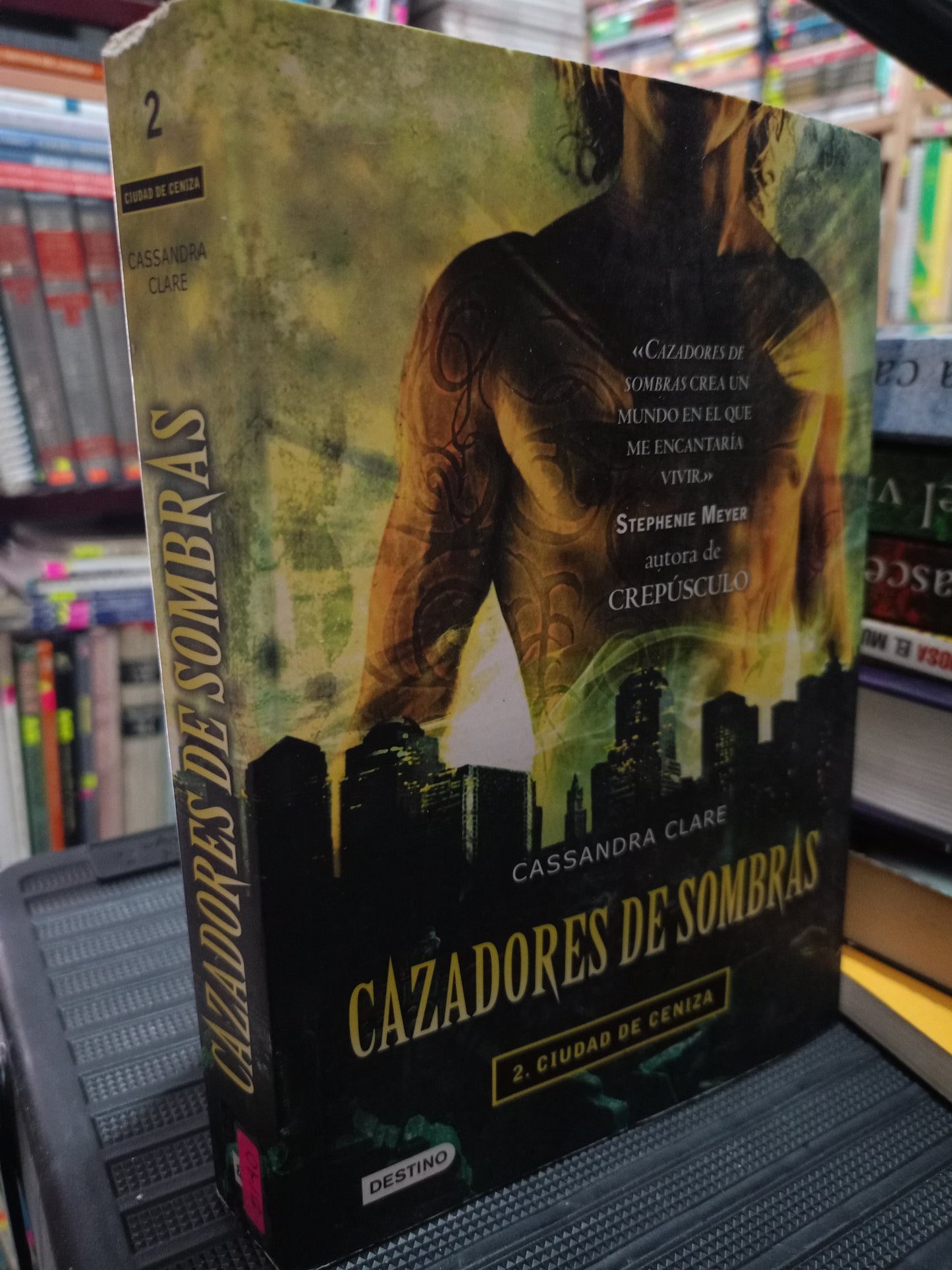 CAZADORES DE SOMBRAS 2 CIUDAD DE CENIZA POR CASSANDRA CLARE USADO NOVELA LITERARIO 305