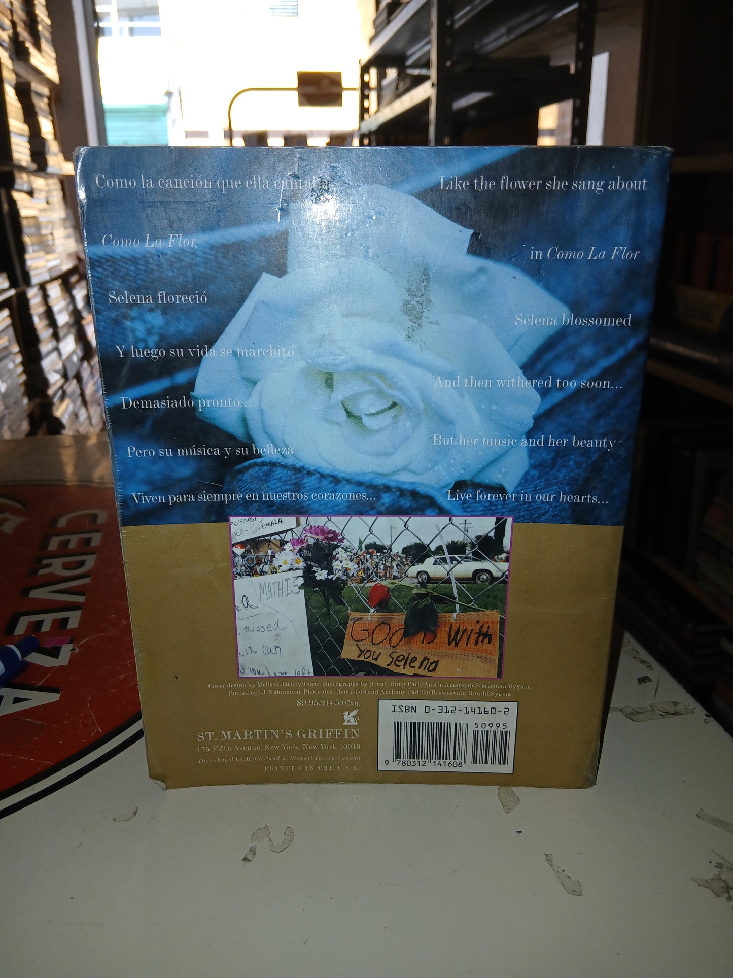 RECORDANDO SELENA UN TRIBUTO EN PALABRAS Y FOTOS POR HIMILCE NOVAS Y ROSEMARY SILVA (VERSIÓN BILINGUE) USADO NOVELA LITERARIO 207