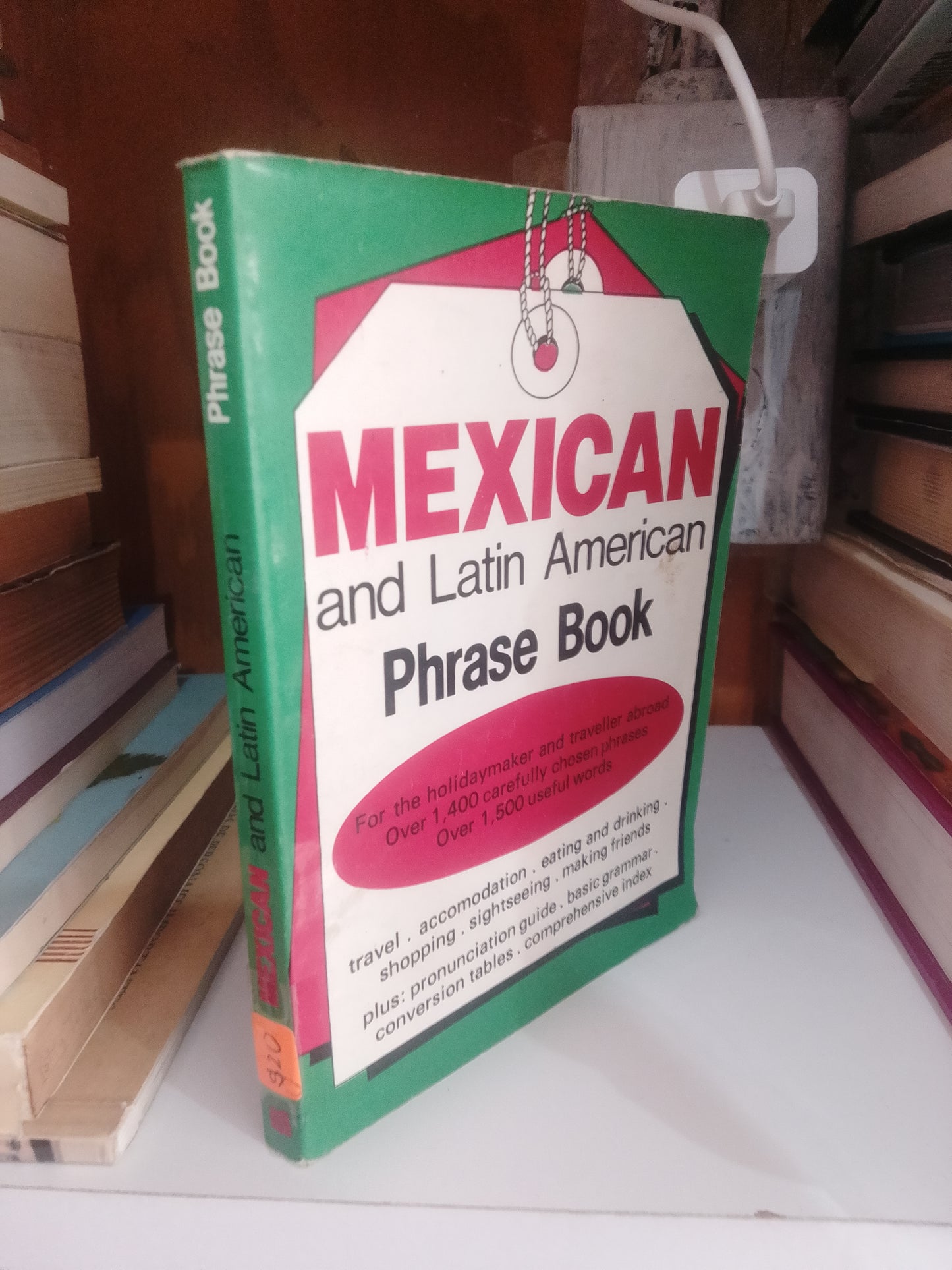 MEXICO AND  LATIN AMERICAN PHRASE BOOK USADO IDIOMAS JUAREZ 515