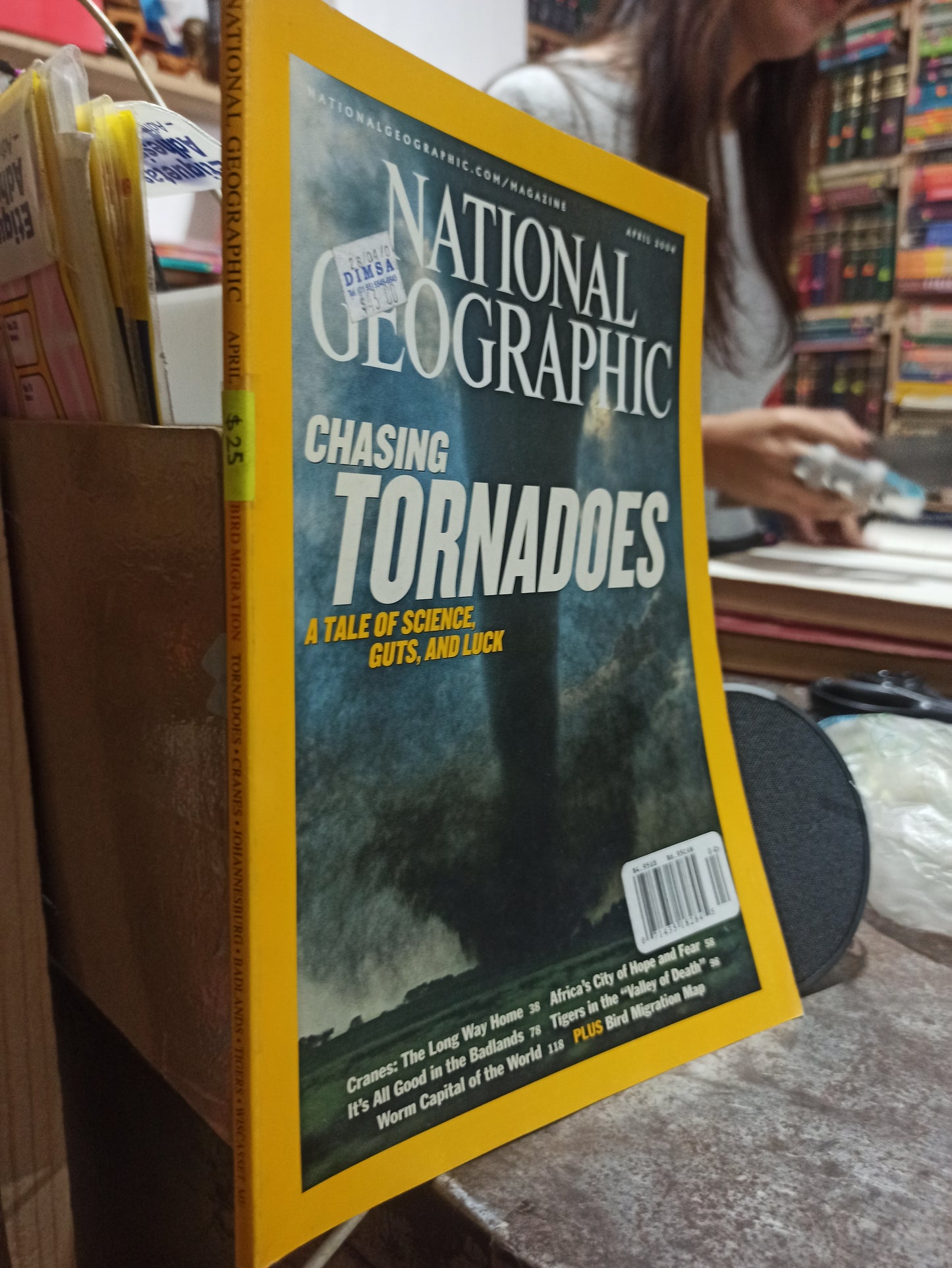 REVISTA NATIONAL GEOGRAPHIC CHASING TORNADOES USADO INFANTILES ALDAMA