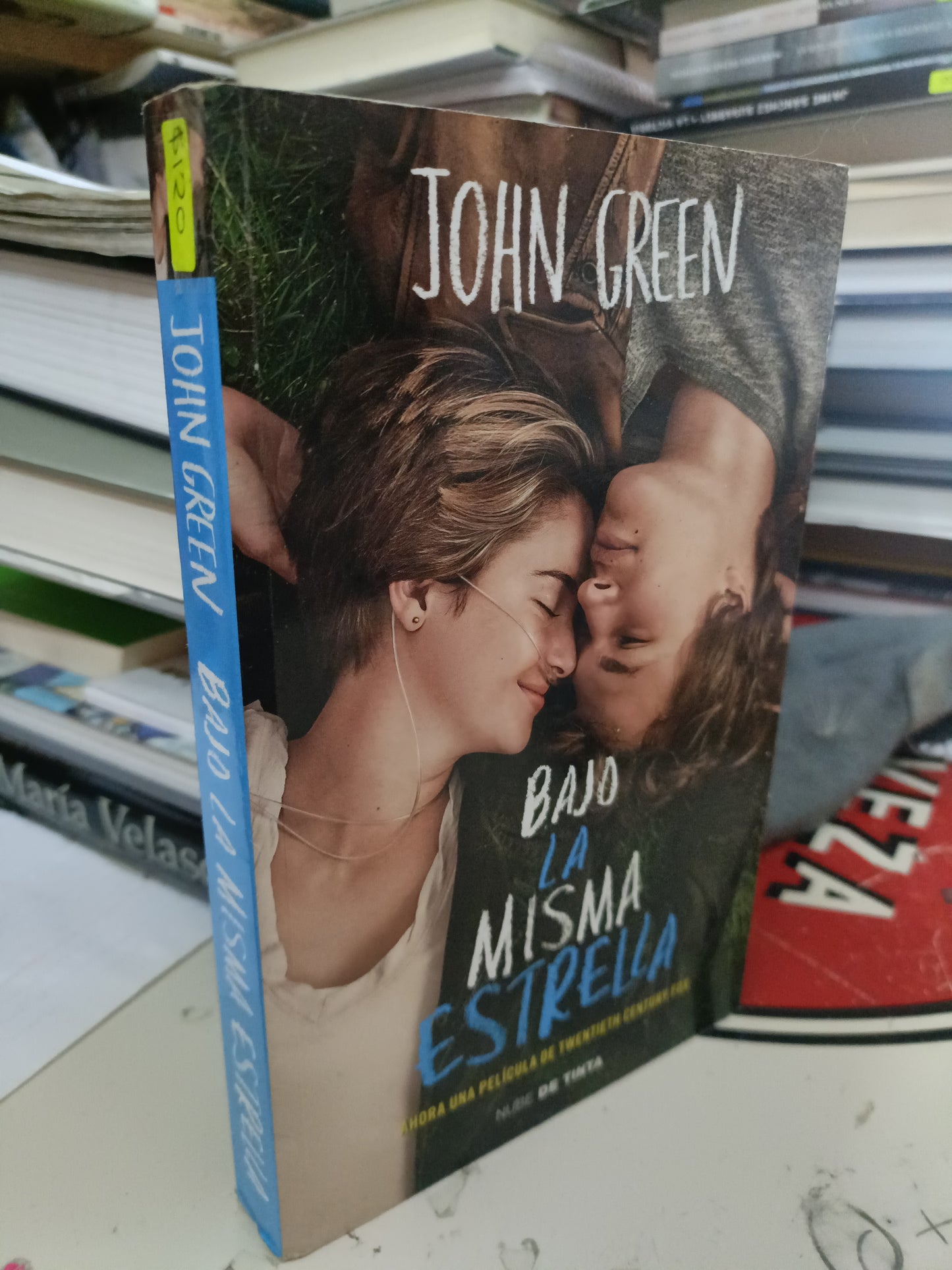 BAJO LA MISMA ESTRELLA POR JOHN GREEN USADO NOVELA LITERARIO 207