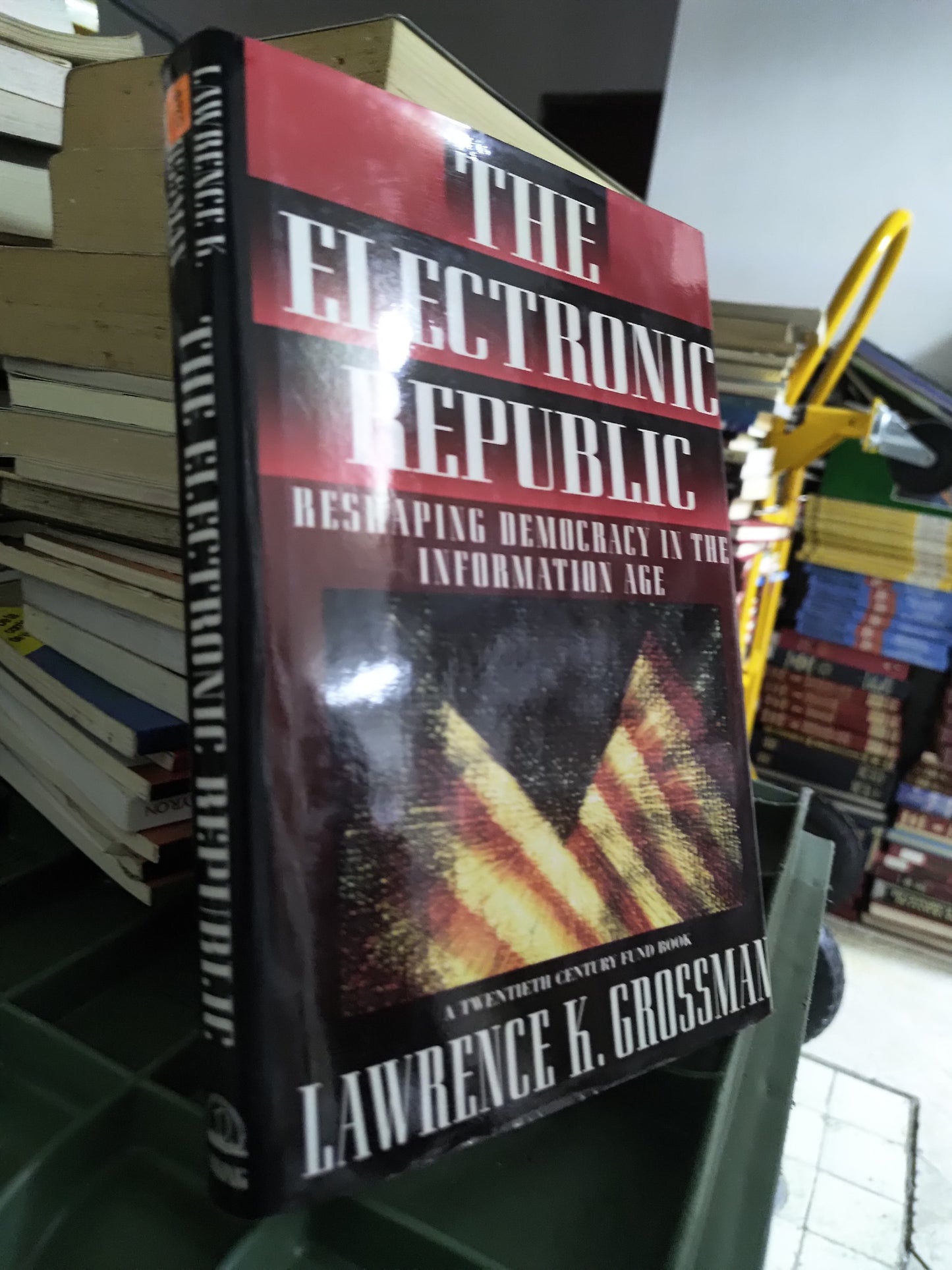 THE ELECTRONIC REPUBLIC POR LAWRENCE K. GROSSMAN USADO IDIOMAS JUAREZ 515