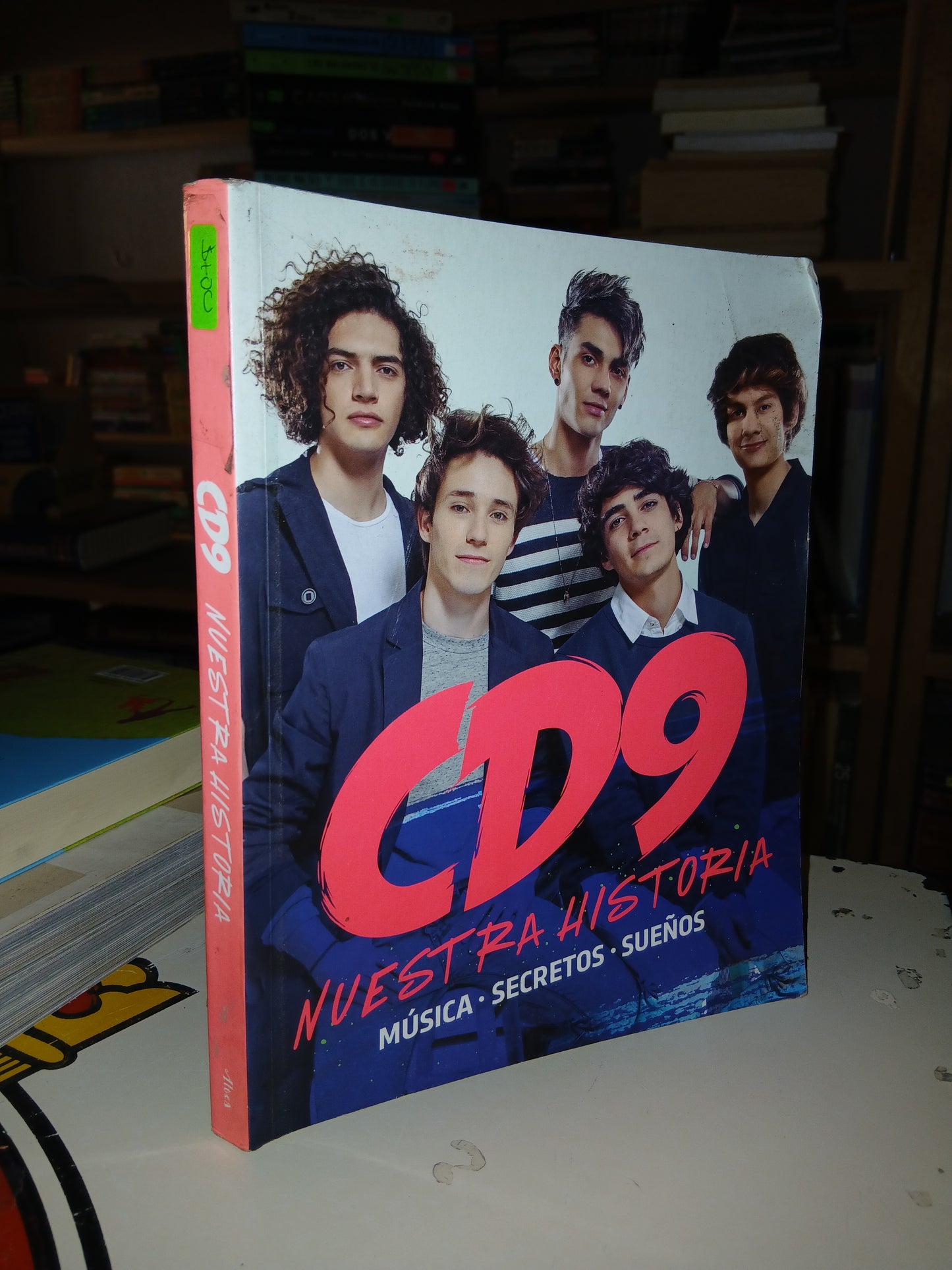 CD9 NUESTRA HISTORIA USADO NOVELA LITERARIO 207