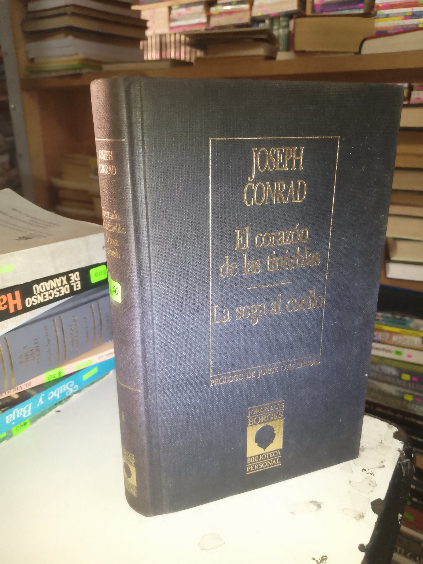 EL CORAZÓN DE LAS TINIEBLAS/LA SOGA AL CUELLO POR JOSEPH CONRAD USADO NOVELA LITERARIO 207