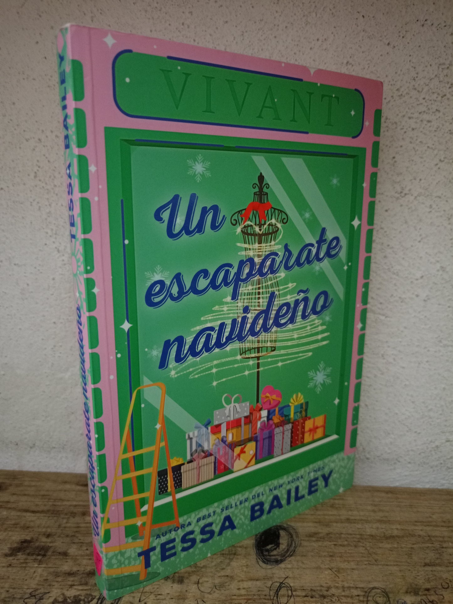 UN ESCAPARATE NAVIDEÑO POR TESSA BAILEY USADO NOVELA LITERARIO 305