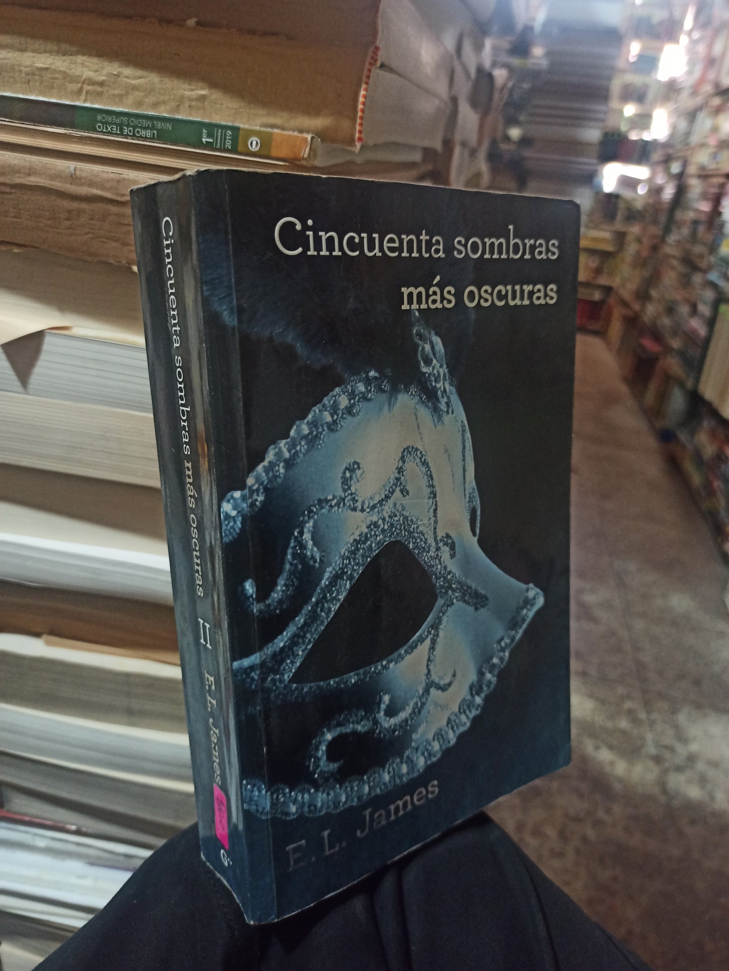 CINCUENTA SOMBRAS MÁS OSCURAS POR E. L. JAMES USADO NOVELAS ALDAMA