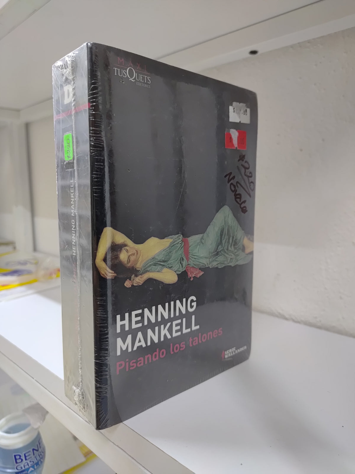 PISANDO LOS TALONES POR HENNING MANKELL USADO NOVELAS JUAREZ 515