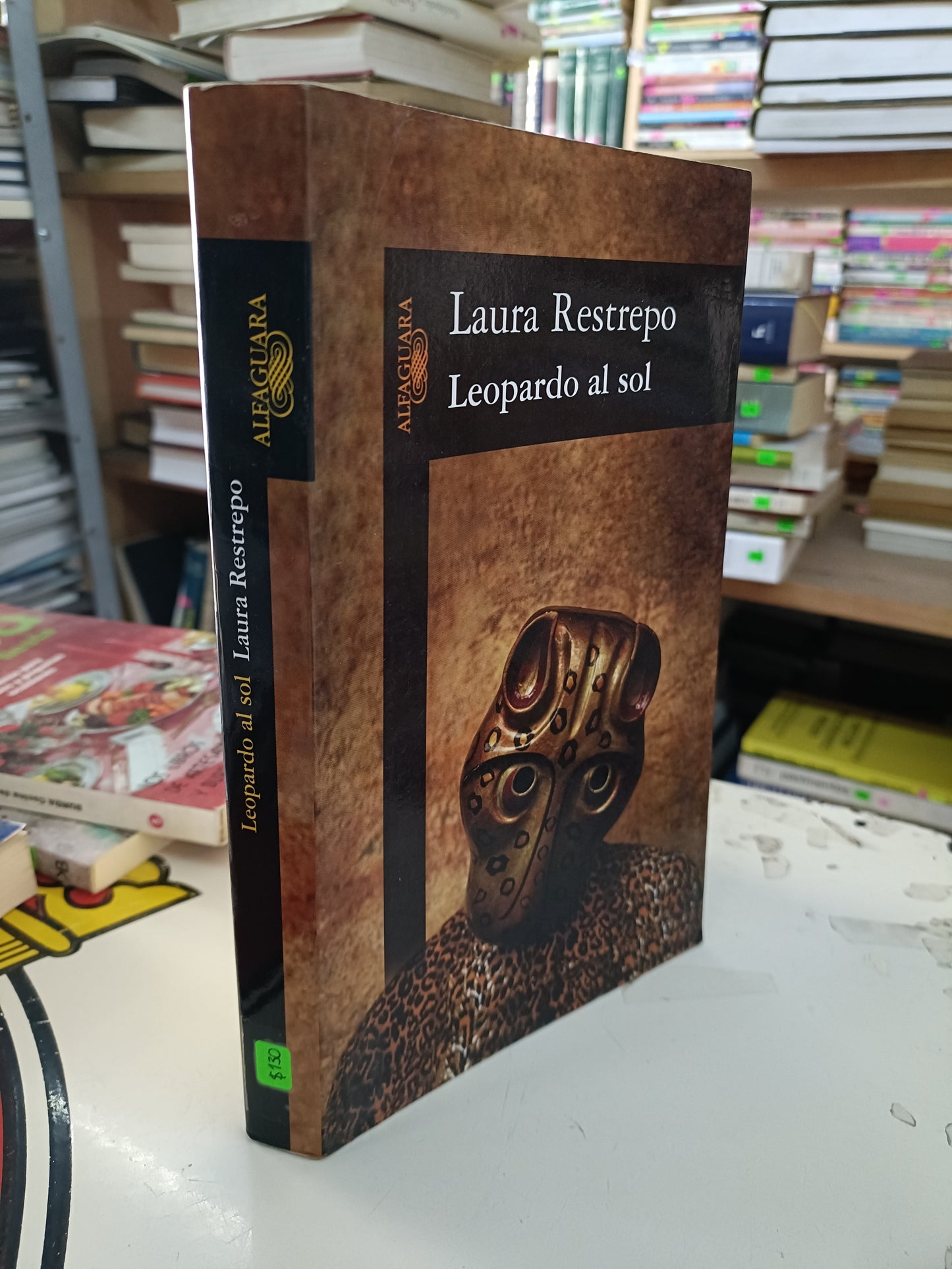 LEOPARDO AL SOL POR LAURA RESTREPO USADO NOVELA LITERARIO 207